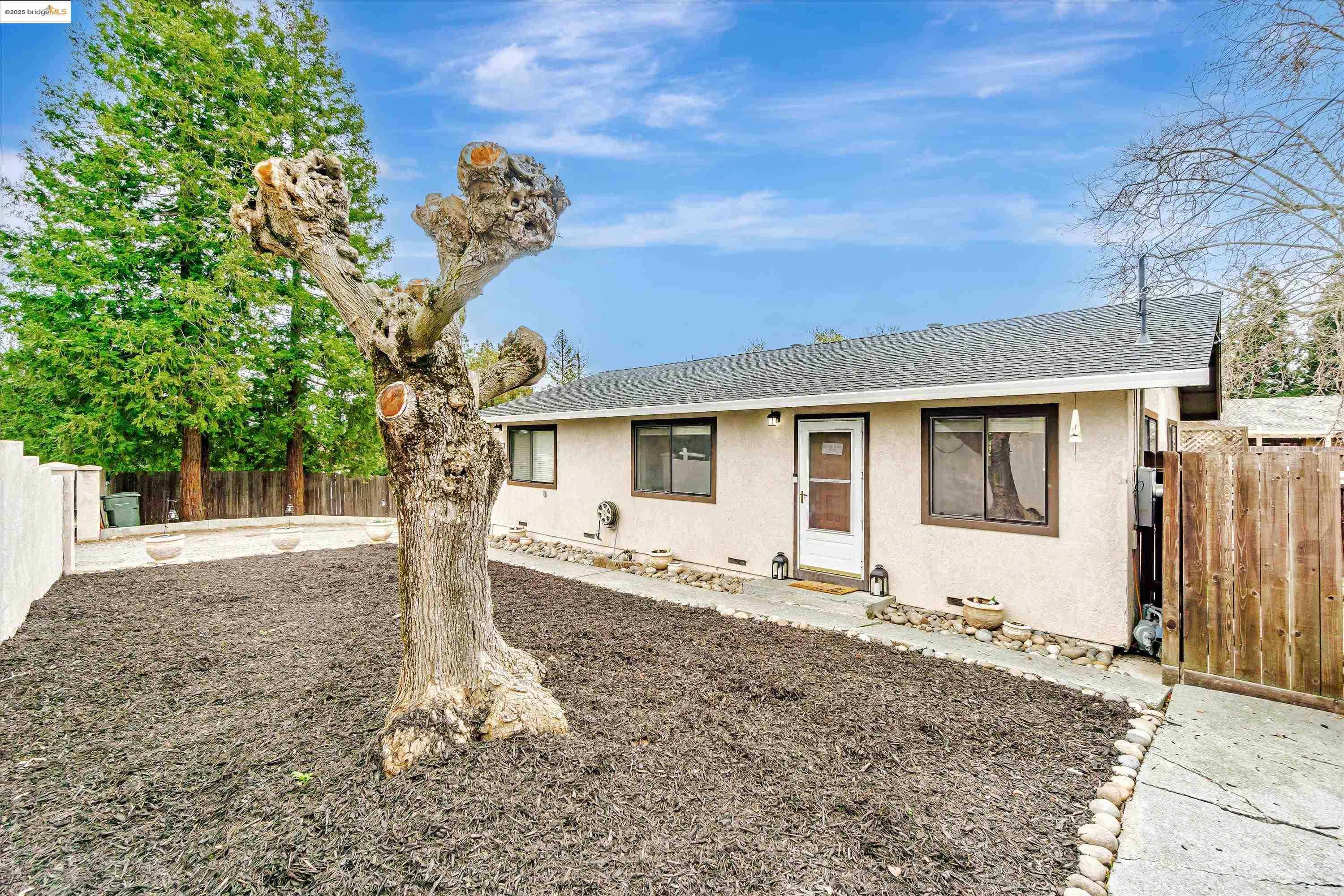 Detail Gallery Image 1 of 1 For 327 4th Ave, Pleasant Hill,  CA 94523 - 3 Beds | 2 Baths