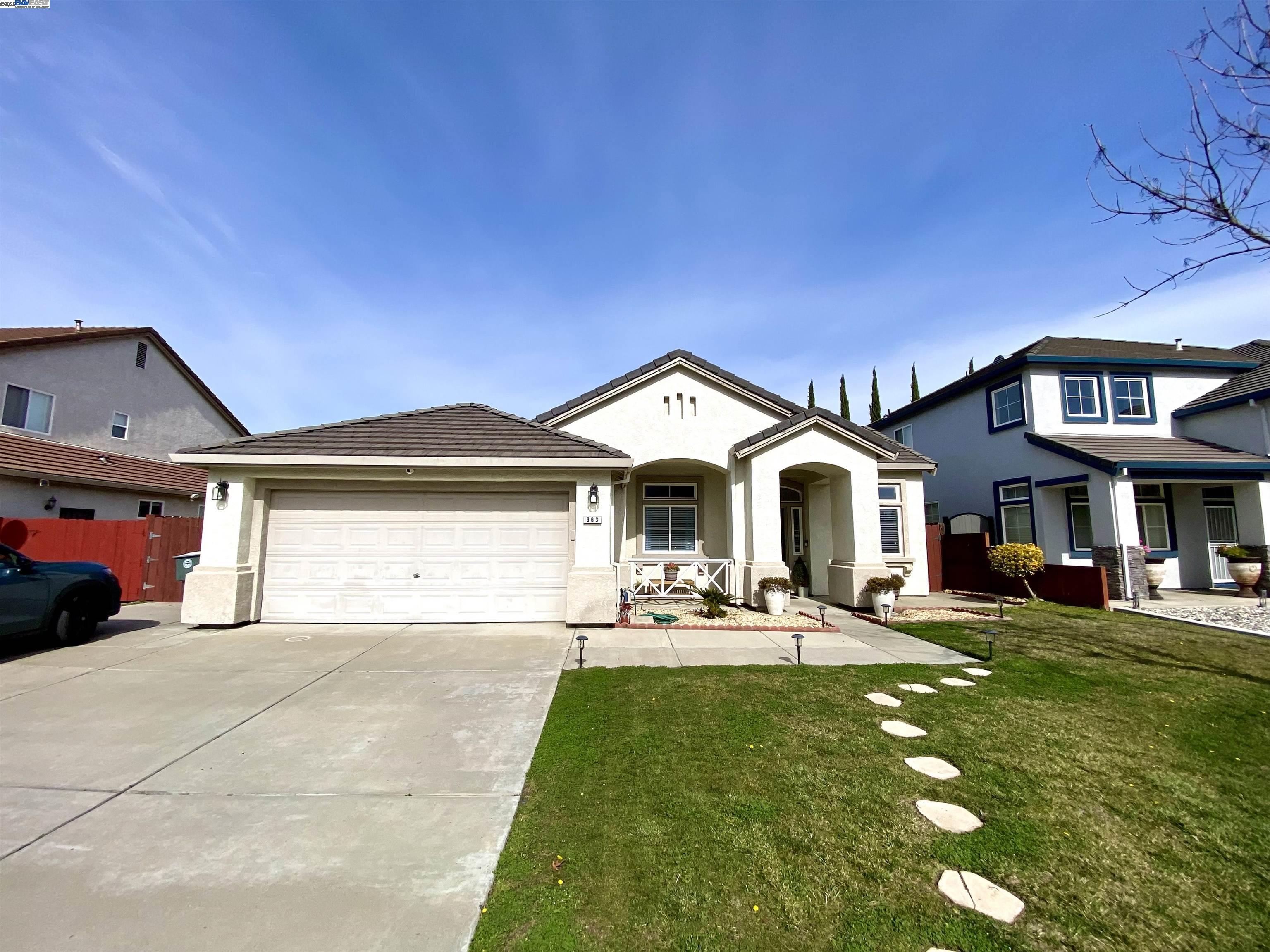 Detail Gallery Image 2 of 17 For 963 Grafton St, Manteca,  CA 95337 - 4 Beds | 2 Baths