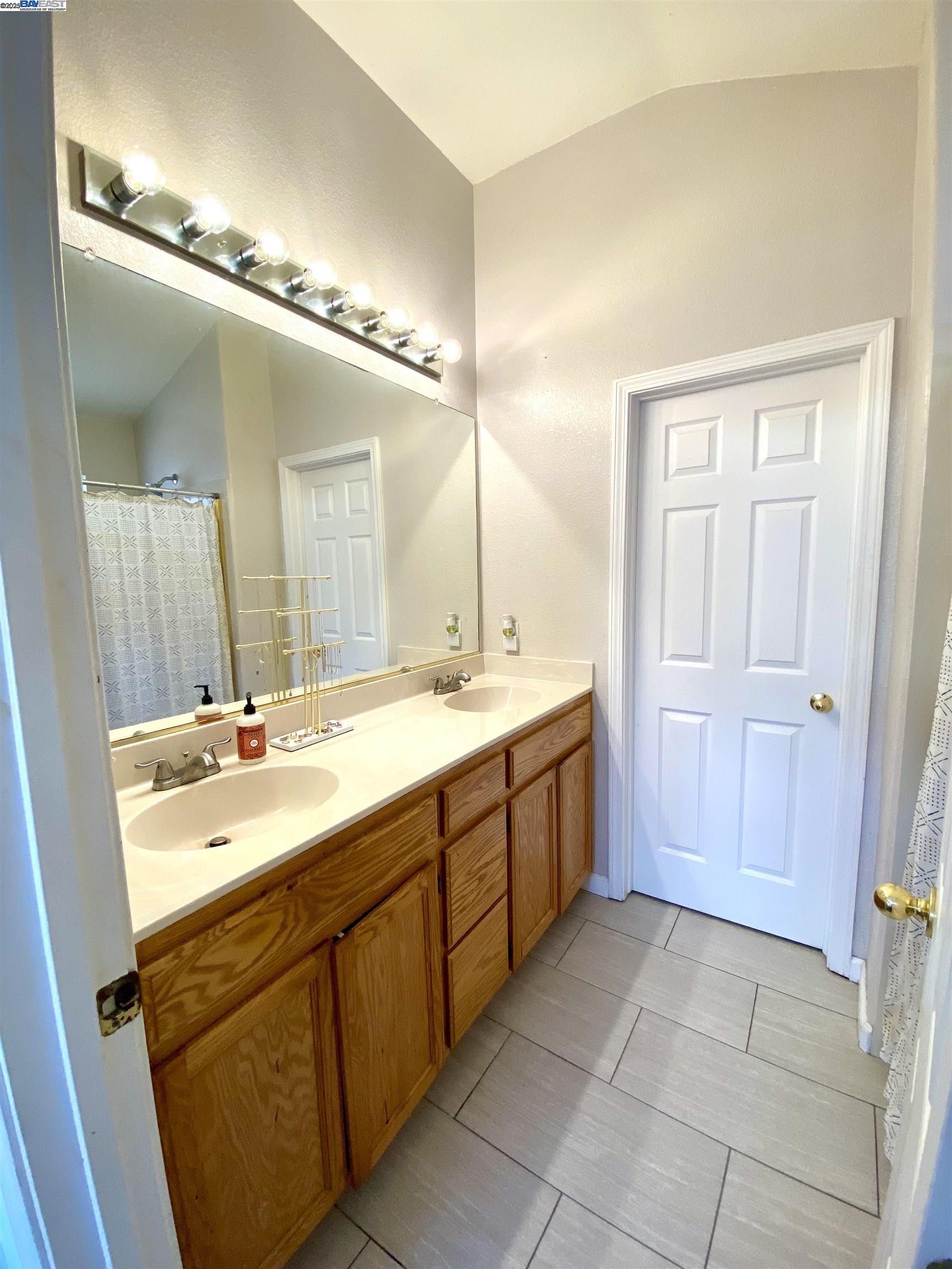 Detail Gallery Image 15 of 17 For 963 Grafton St, Manteca,  CA 95337 - 4 Beds | 2 Baths