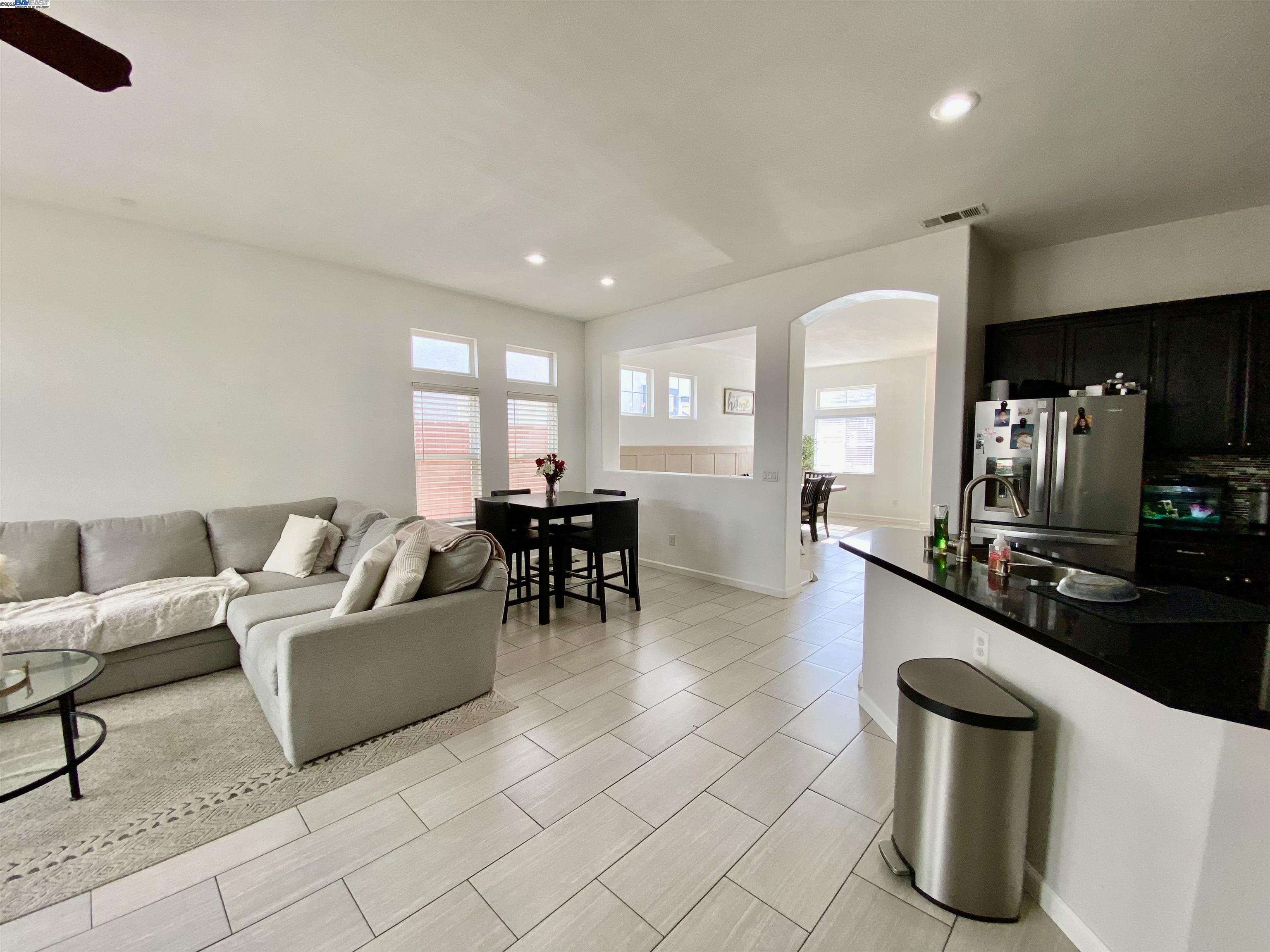 Detail Gallery Image 3 of 17 For 963 Grafton St, Manteca,  CA 95337 - 4 Beds | 2 Baths