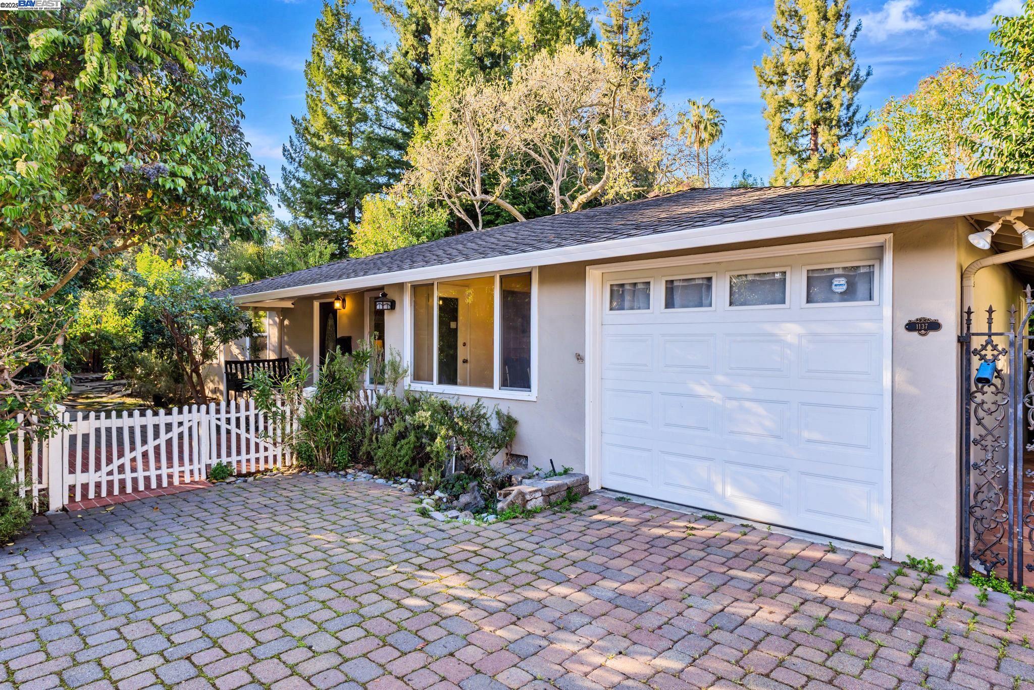Detail Gallery Image 1 of 1 For 1137 Forest Ave, Palo Alto,  CA 94301 - 3 Beds | 2 Baths
