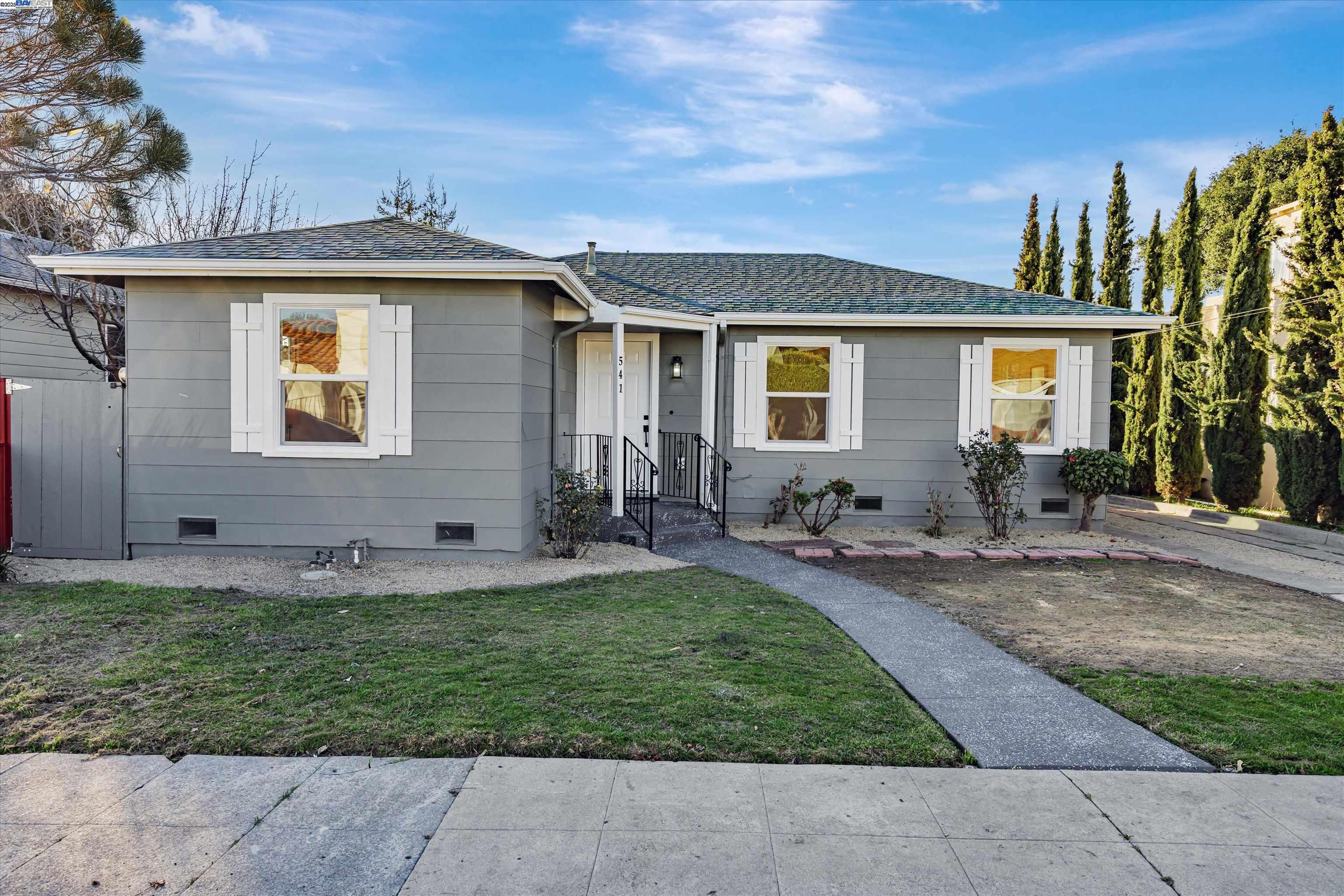 Detail Gallery Image 1 of 1 For 541 29th St, Richmond,  CA 94804 - 2 Beds | 1 Baths