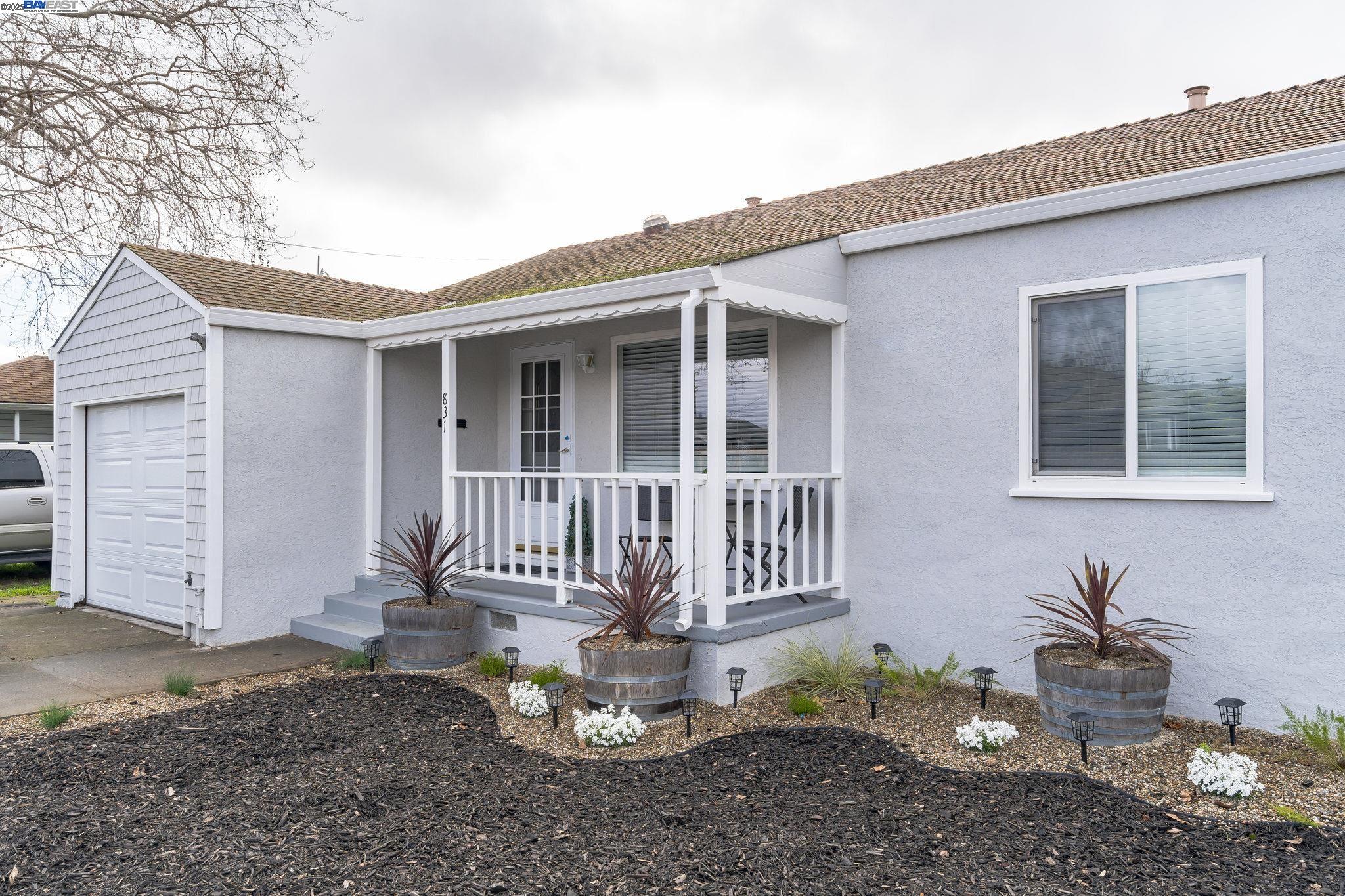Detail Gallery Image 1 of 1 For 831 Midway Ave, San Leandro,  CA 94577 - 2 Beds | 1 Baths