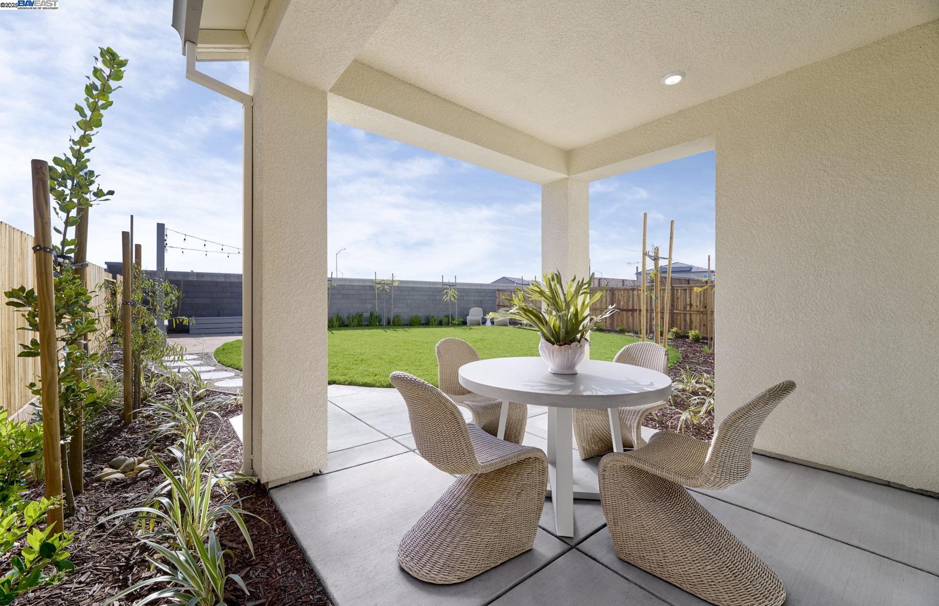 Detail Gallery Image 7 of 11 For Grimstead Street, Manteca,  CA 95337 - 3 Beds | 2 Baths