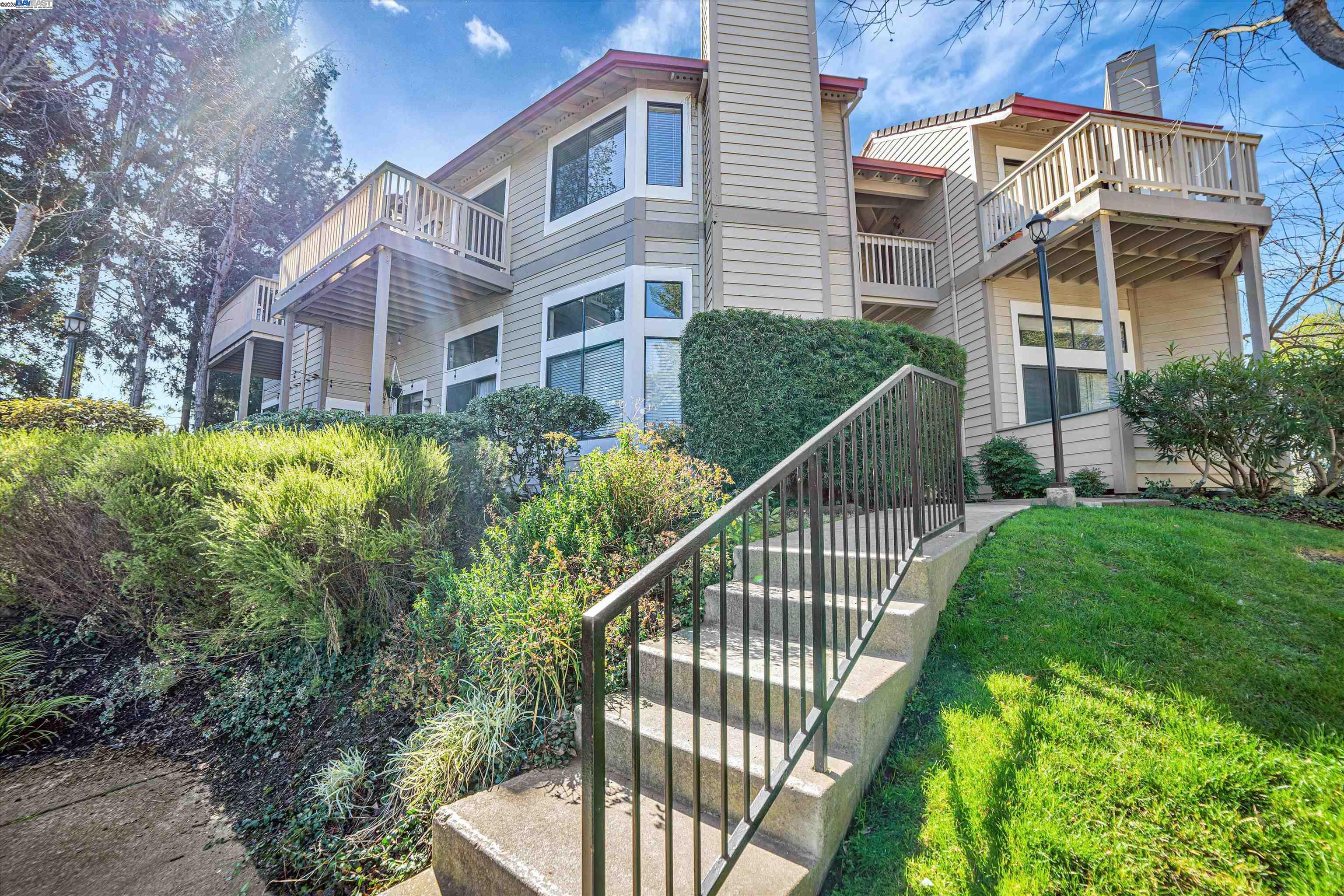 More Details about MLS # 41087234 : 3428 SMOKETREE COMMONS DR