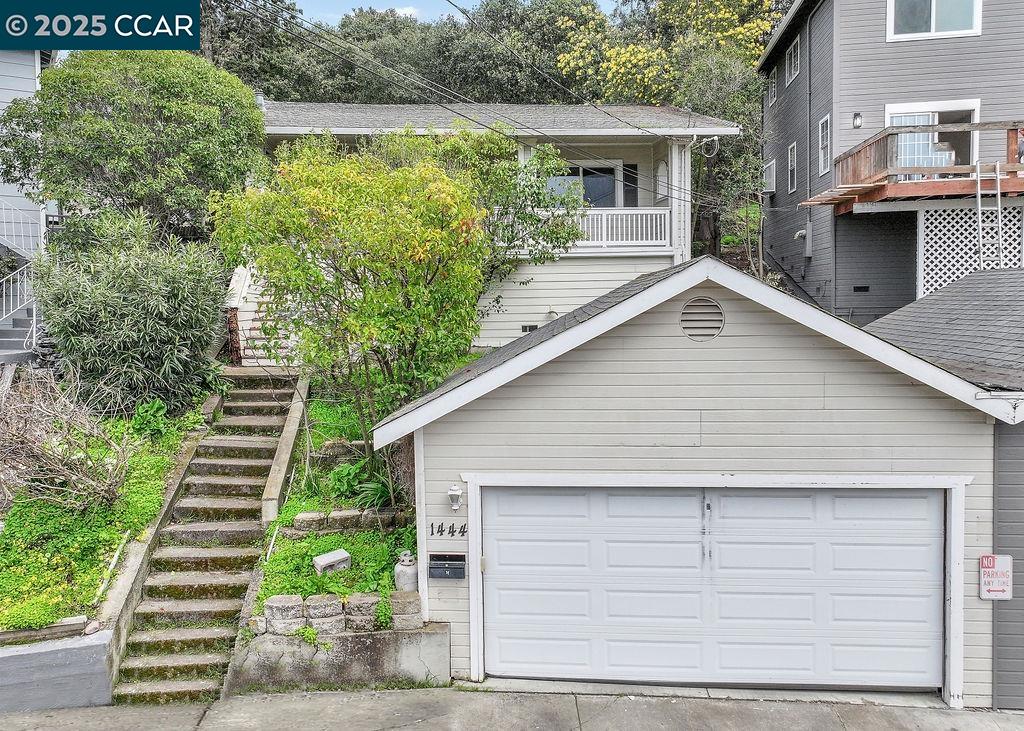 Detail Gallery Image 1 of 1 For 1444 Dineen Street, Martinez,  CA 94553 - 2 Beds | 1 Baths