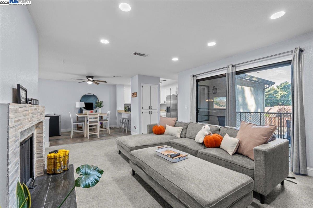 Detail Gallery Image 1 of 32 For 1657 W Swain Road, Stockton,  CA 95207 - 2 Beds | 2 Baths