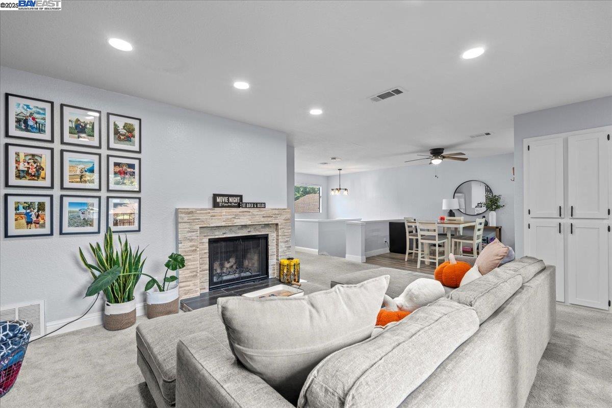 Detail Gallery Image 4 of 32 For 1657 W Swain Road, Stockton,  CA 95207 - 2 Beds | 2 Baths