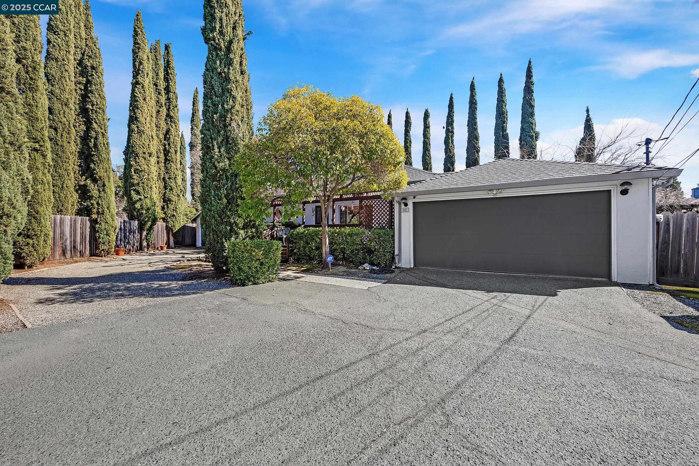 Detail Gallery Image 1 of 1 For 1802 Creekside Ln, Concord,  CA 94521 - 3 Beds | 2 Baths