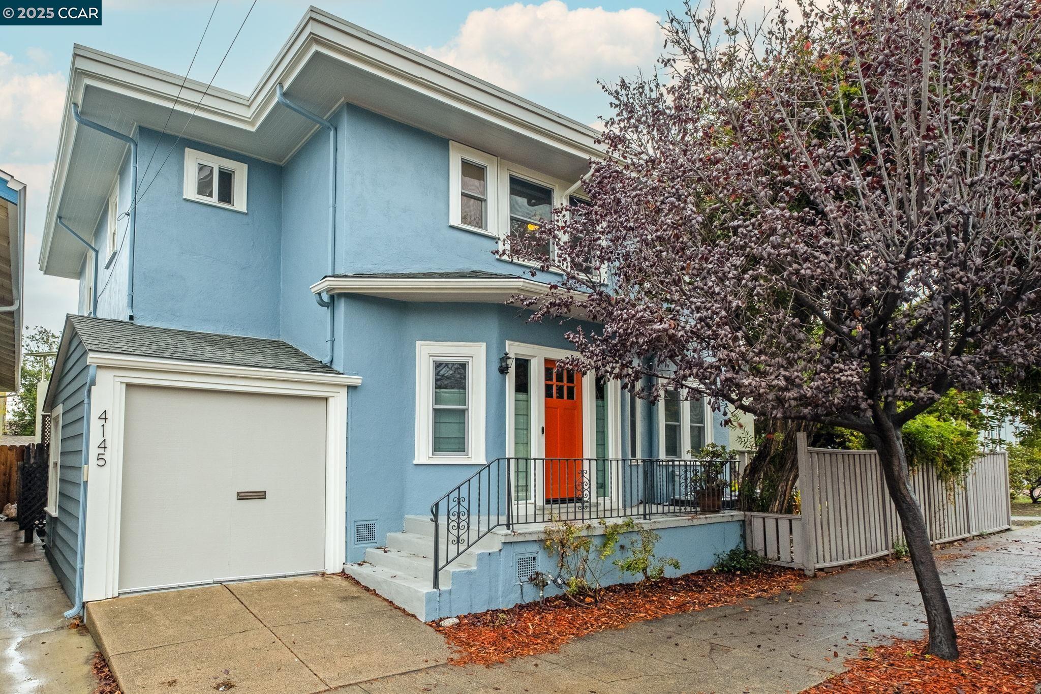 Detail Gallery Image 2 of 25 For 4145 Emerald St, Oakland,  CA 94609 - 2 Beds | 2/1 Baths