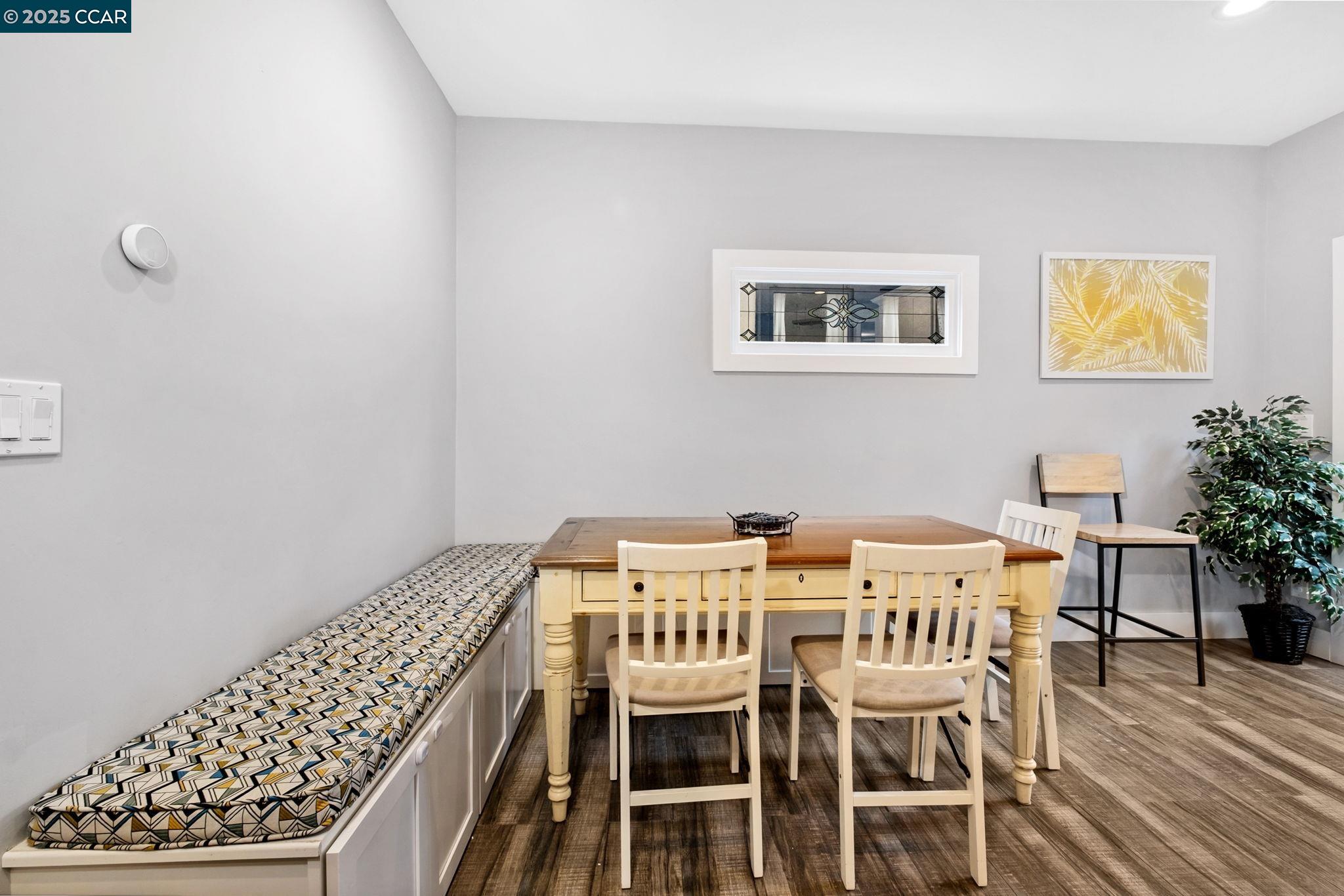 Detail Gallery Image 12 of 25 For 4145 Emerald St, Oakland,  CA 94609 - 2 Beds | 2/1 Baths