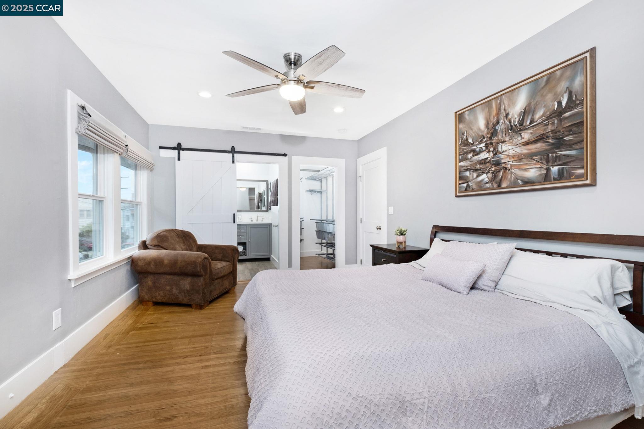 Detail Gallery Image 16 of 25 For 4145 Emerald St, Oakland,  CA 94609 - 2 Beds | 2/1 Baths