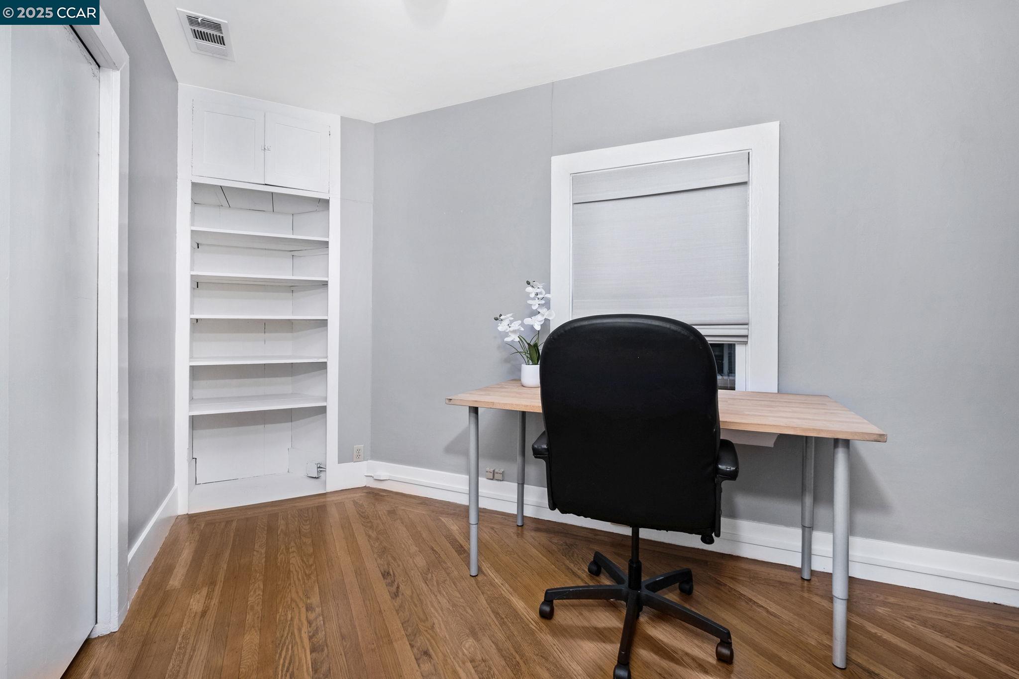 Detail Gallery Image 21 of 25 For 4145 Emerald St, Oakland,  CA 94609 - 2 Beds | 2/1 Baths