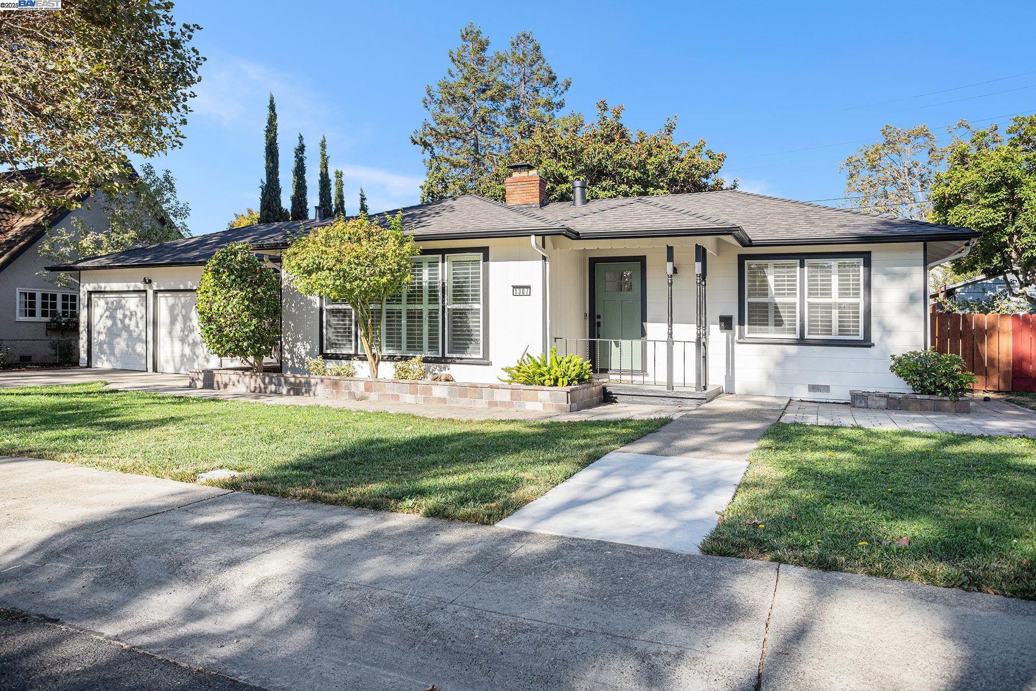Detail Gallery Image 1 of 1 For 1307 Mariposa, Vallejo,  CA 94590 - 4 Beds | 2/1 Baths