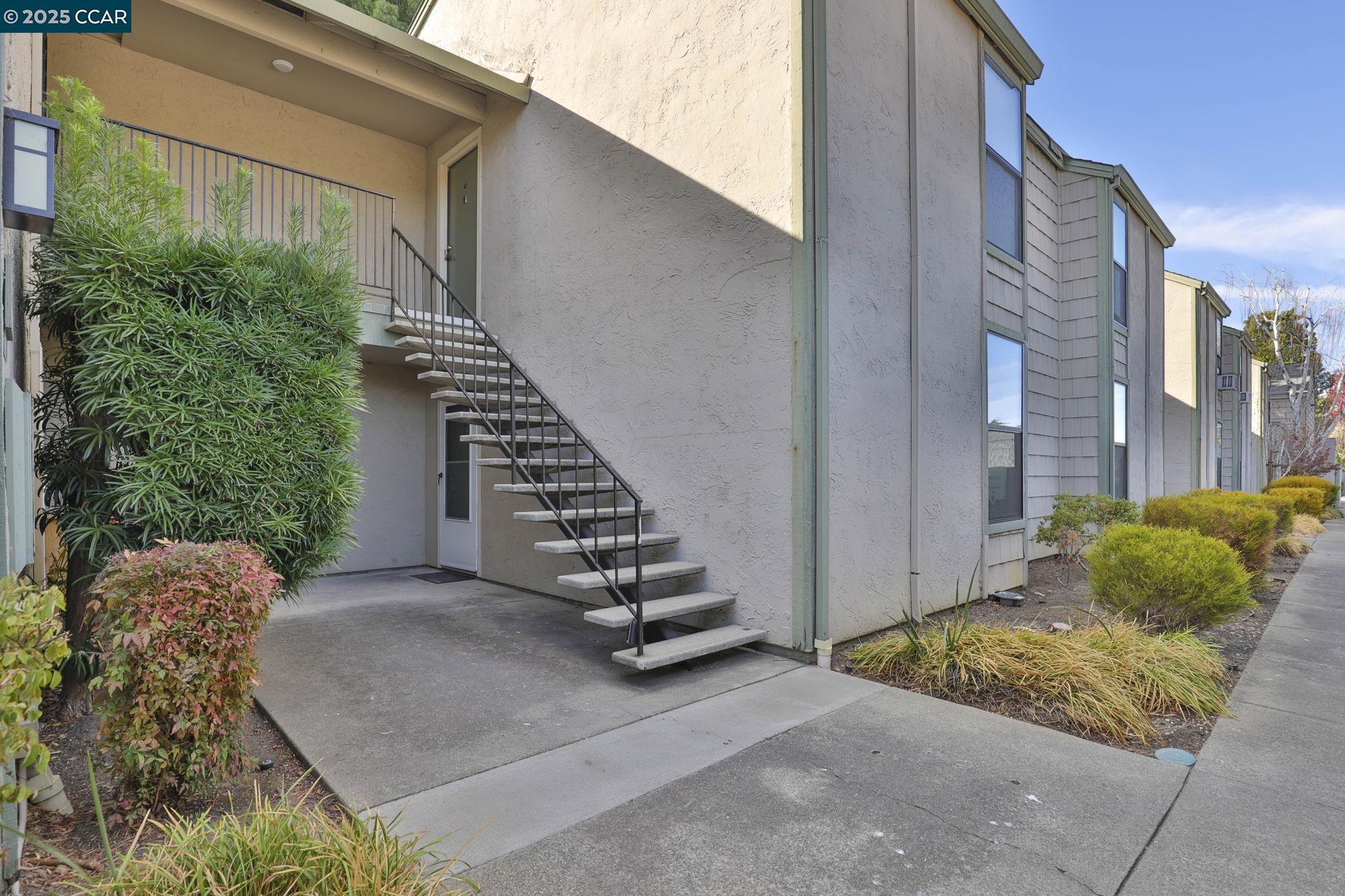 Detail Gallery Image 2 of 20 For 2890 Treat Blvd #41,  Concord,  CA 94518 - 1 Beds | 1 Baths
