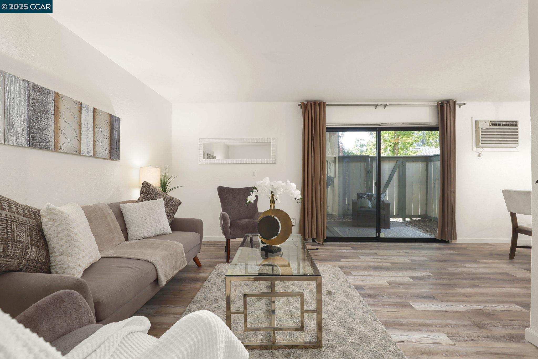 Detail Gallery Image 4 of 20 For 2890 Treat Blvd #41,  Concord,  CA 94518 - 1 Beds | 1 Baths
