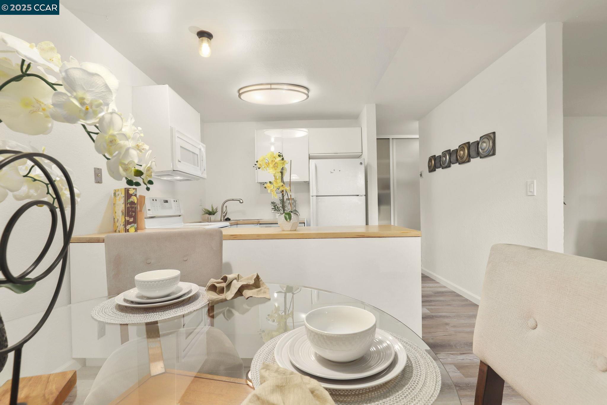 Detail Gallery Image 7 of 20 For 2890 Treat Blvd #41,  Concord,  CA 94518 - 1 Beds | 1 Baths