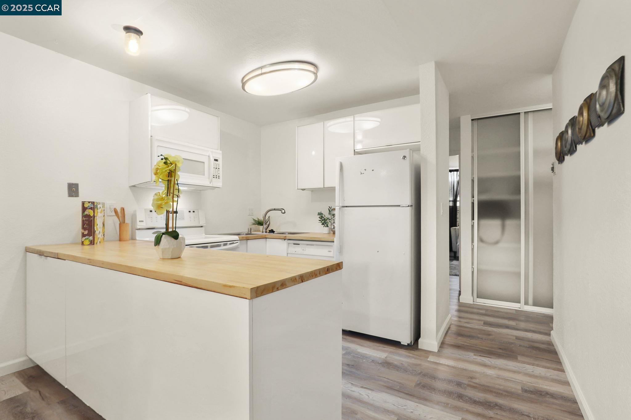 Detail Gallery Image 8 of 20 For 2890 Treat Blvd #41,  Concord,  CA 94518 - 1 Beds | 1 Baths