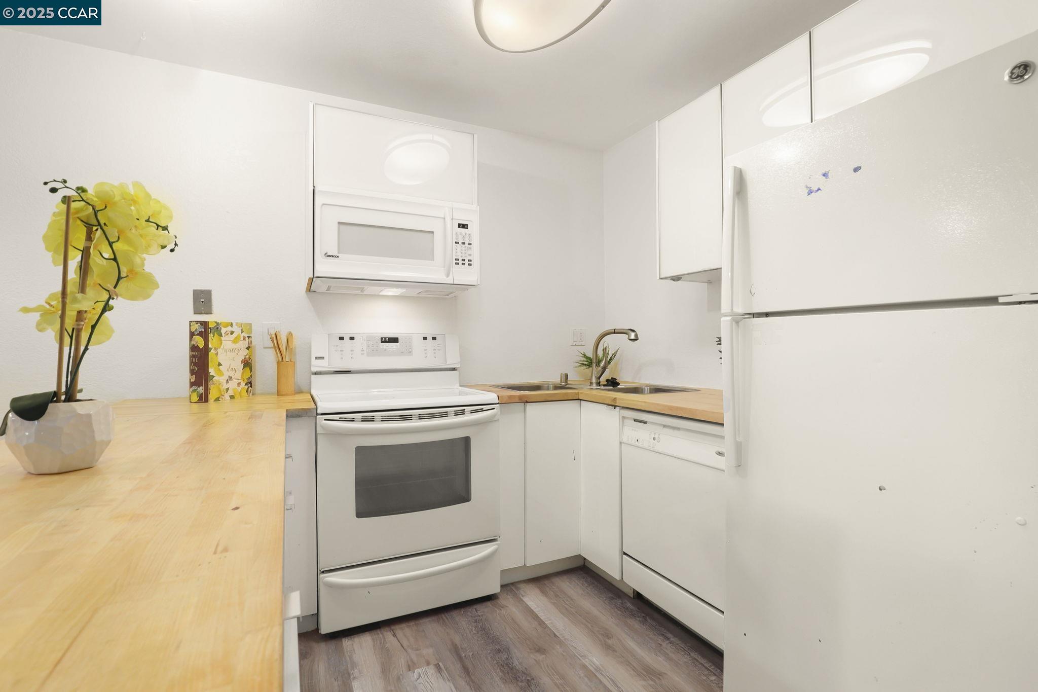 Detail Gallery Image 9 of 20 For 2890 Treat Blvd #41,  Concord,  CA 94518 - 1 Beds | 1 Baths