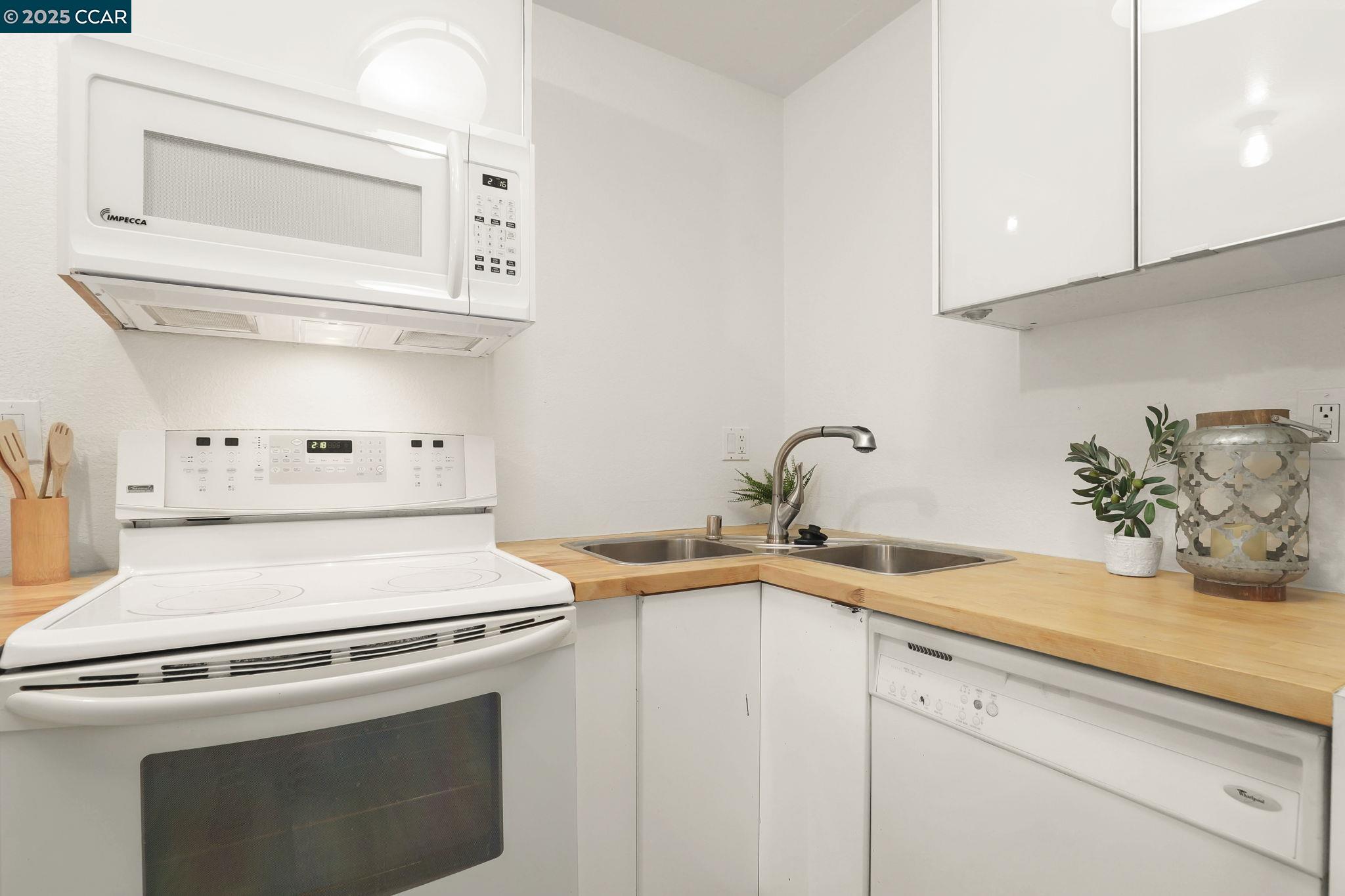 Detail Gallery Image 10 of 20 For 2890 Treat Blvd #41,  Concord,  CA 94518 - 1 Beds | 1 Baths