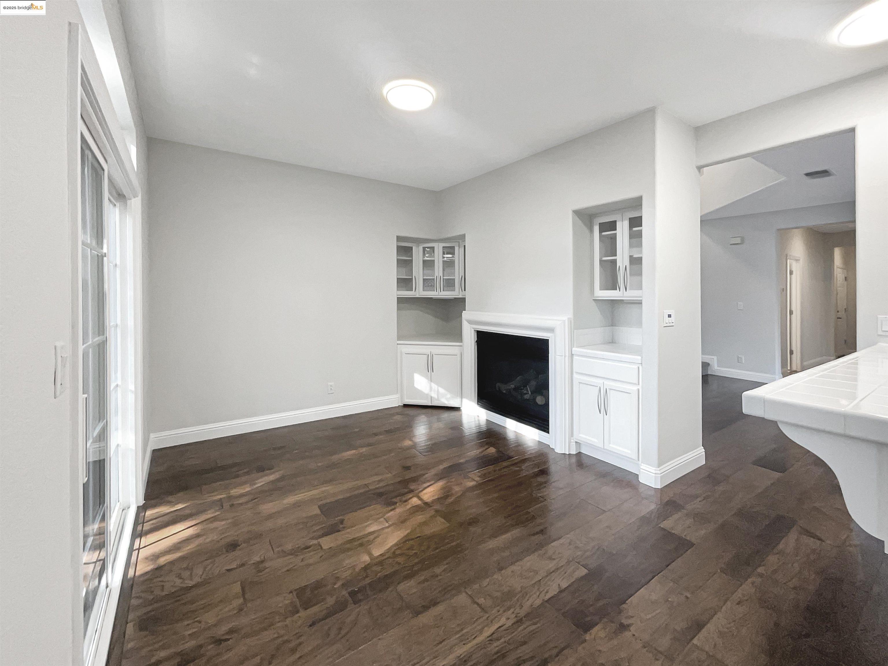 Detail Gallery Image 2 of 28 For 51 Village Square Pl, Pleasant Hill,  CA 94523 - 3 Beds | 3/1 Baths