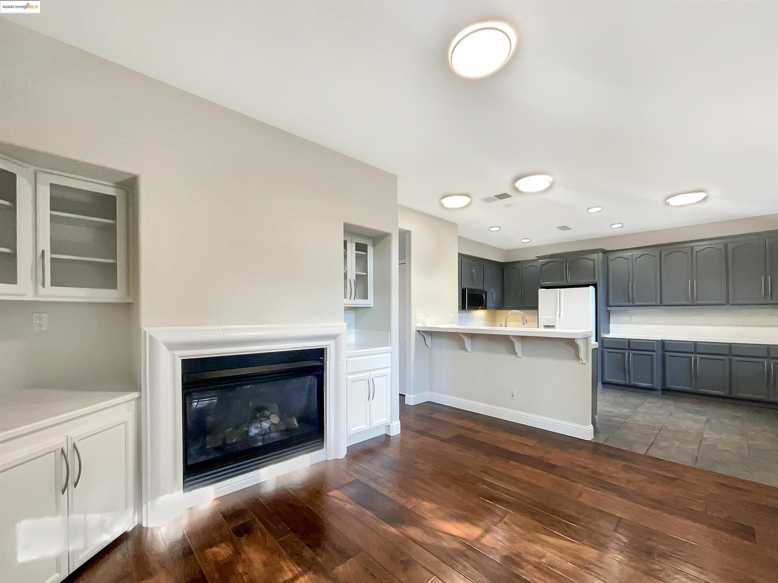 Detail Gallery Image 13 of 28 For 51 Village Square Pl, Pleasant Hill,  CA 94523 - 3 Beds | 3/1 Baths