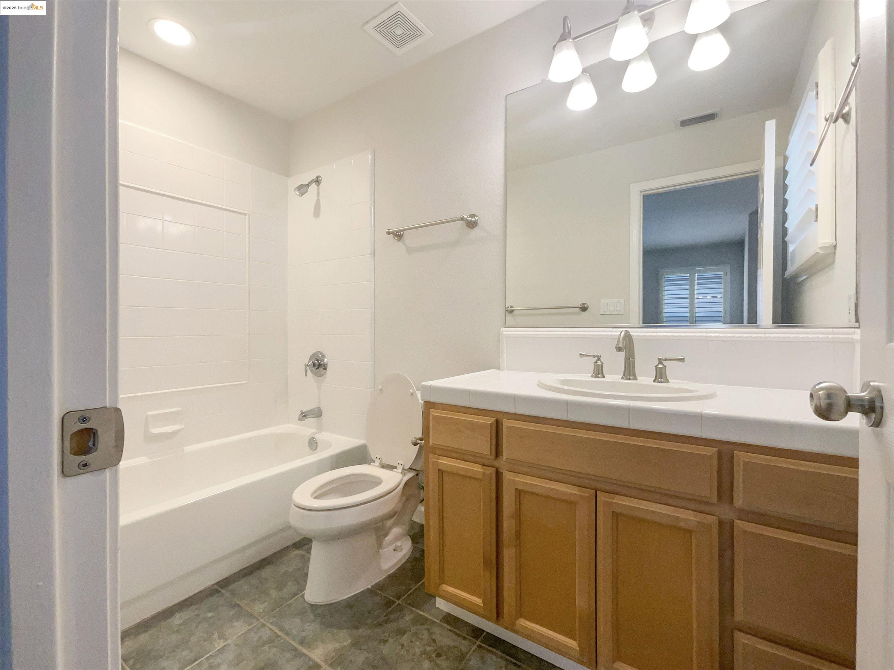 Detail Gallery Image 22 of 28 For 51 Village Square Pl, Pleasant Hill,  CA 94523 - 3 Beds | 3/1 Baths