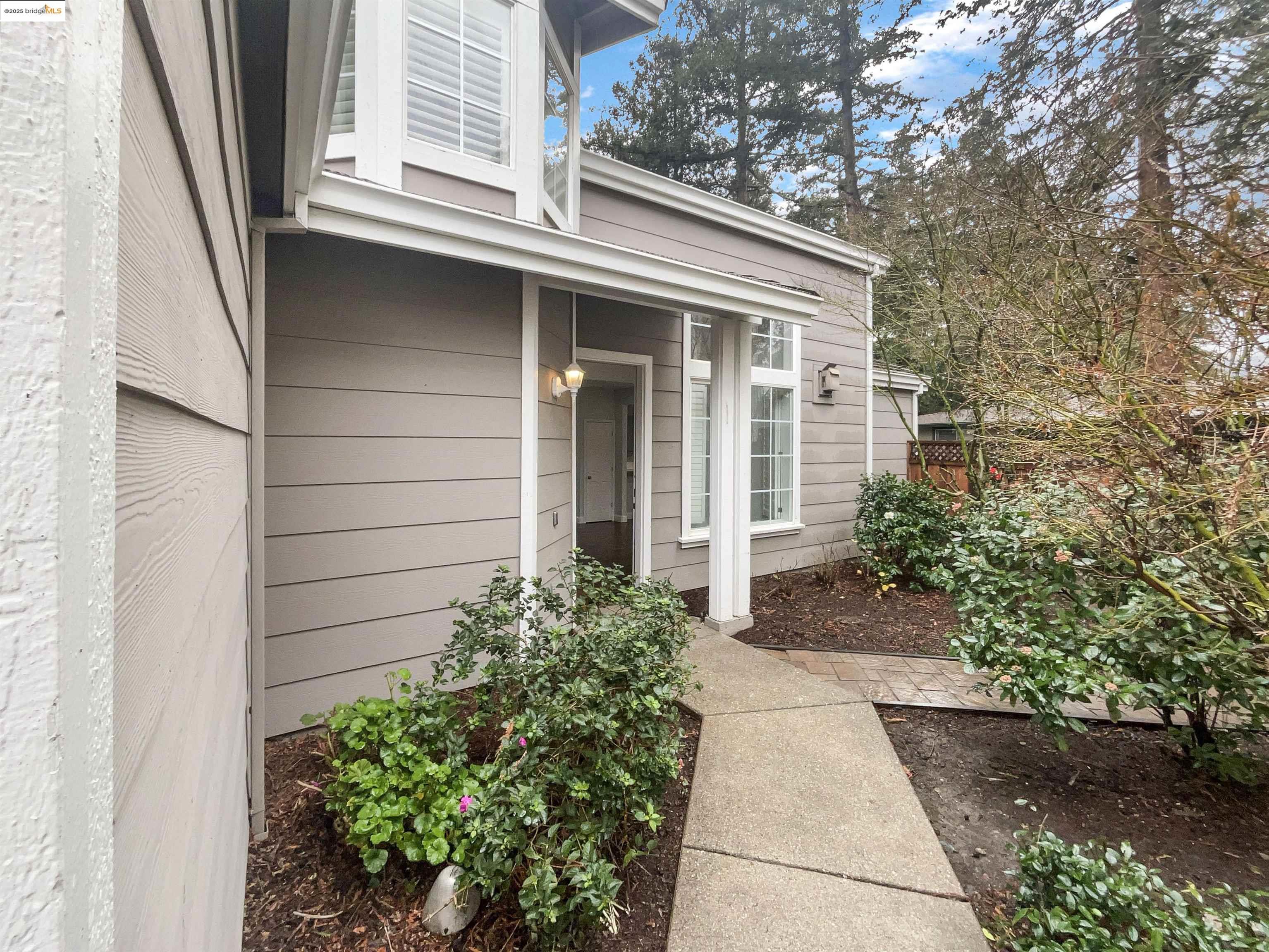 Detail Gallery Image 6 of 28 For 51 Village Square Pl, Pleasant Hill,  CA 94523 - 3 Beds | 3/1 Baths