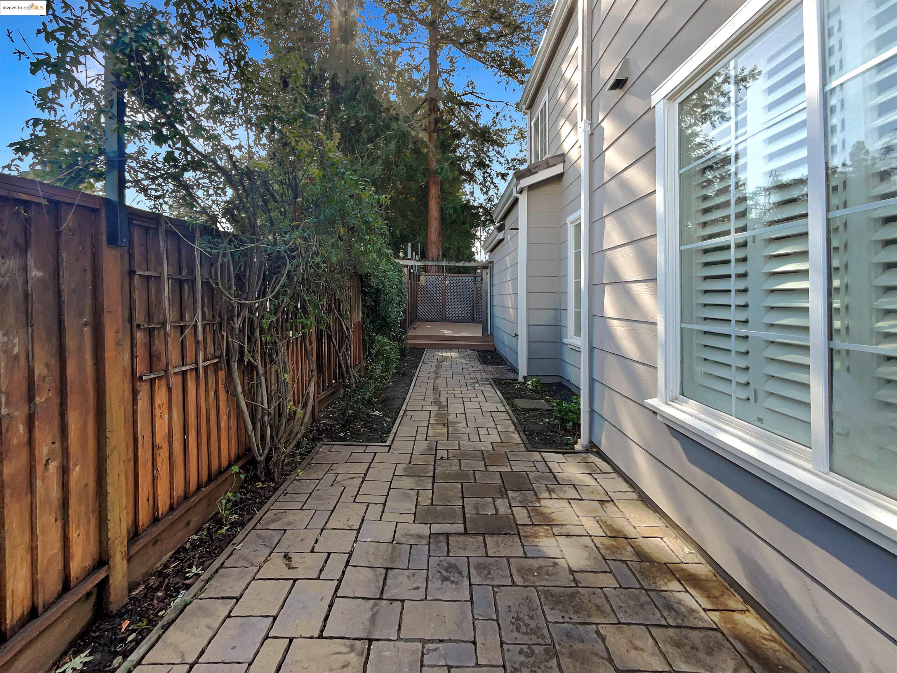 Detail Gallery Image 8 of 28 For 51 Village Square Pl, Pleasant Hill,  CA 94523 - 3 Beds | 3/1 Baths