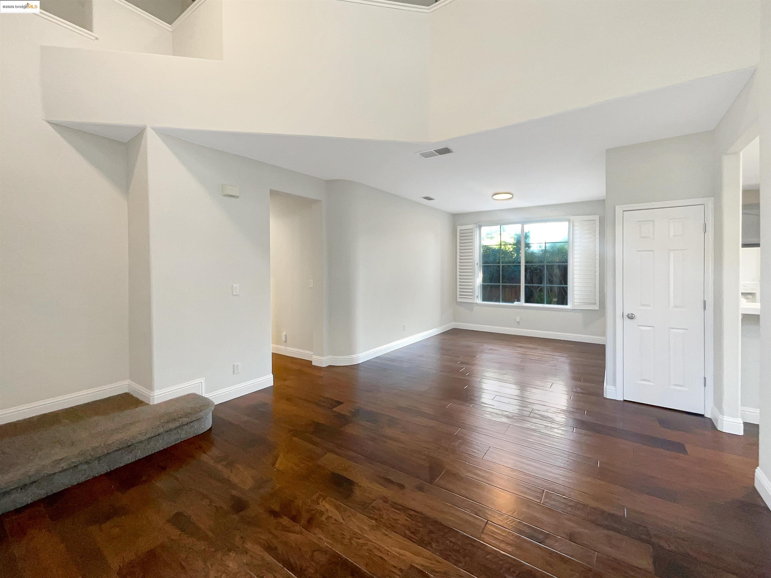 Detail Gallery Image 9 of 28 For 51 Village Square Pl, Pleasant Hill,  CA 94523 - 3 Beds | 3/1 Baths