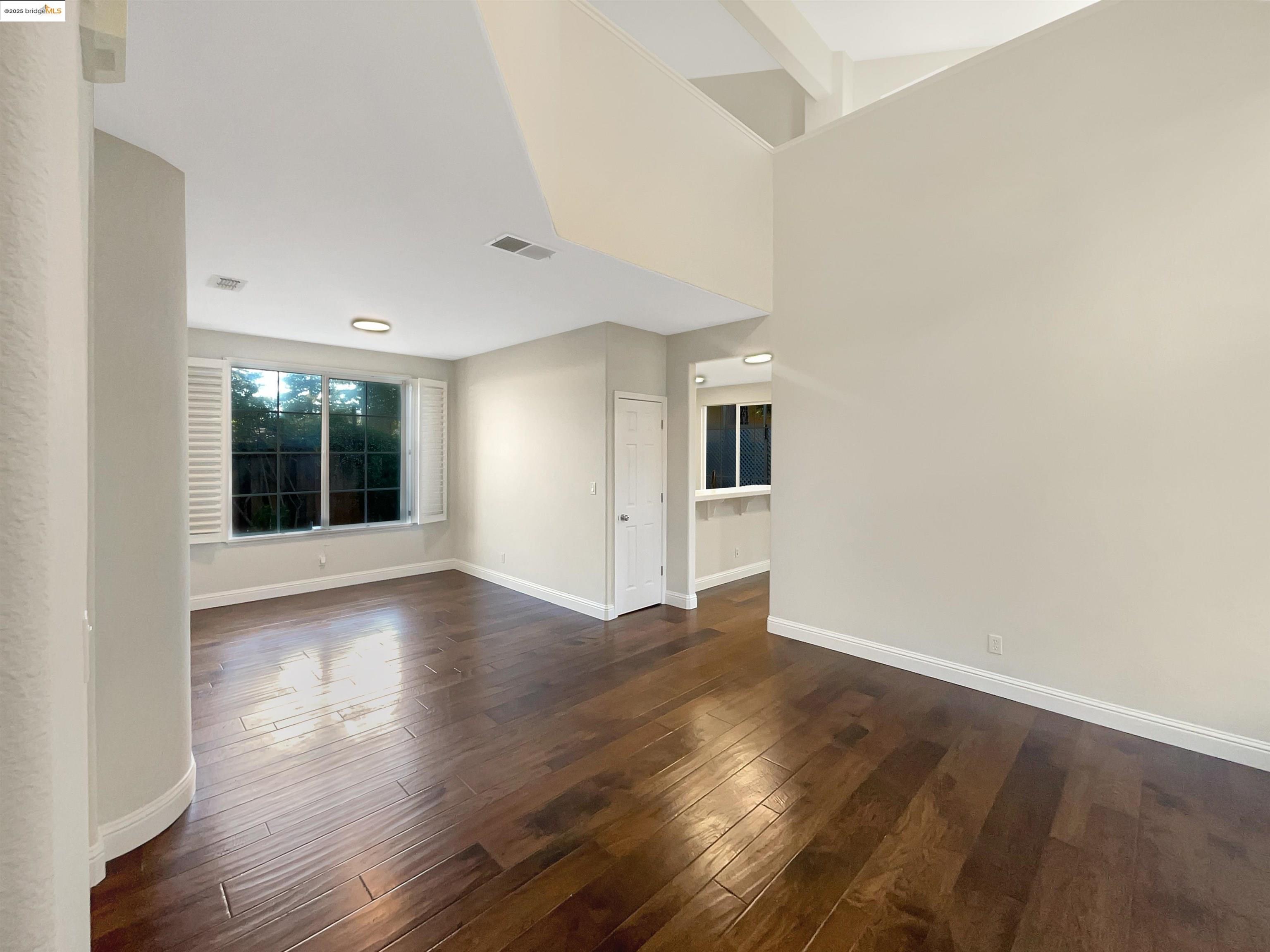 Detail Gallery Image 10 of 28 For 51 Village Square Pl, Pleasant Hill,  CA 94523 - 3 Beds | 3/1 Baths