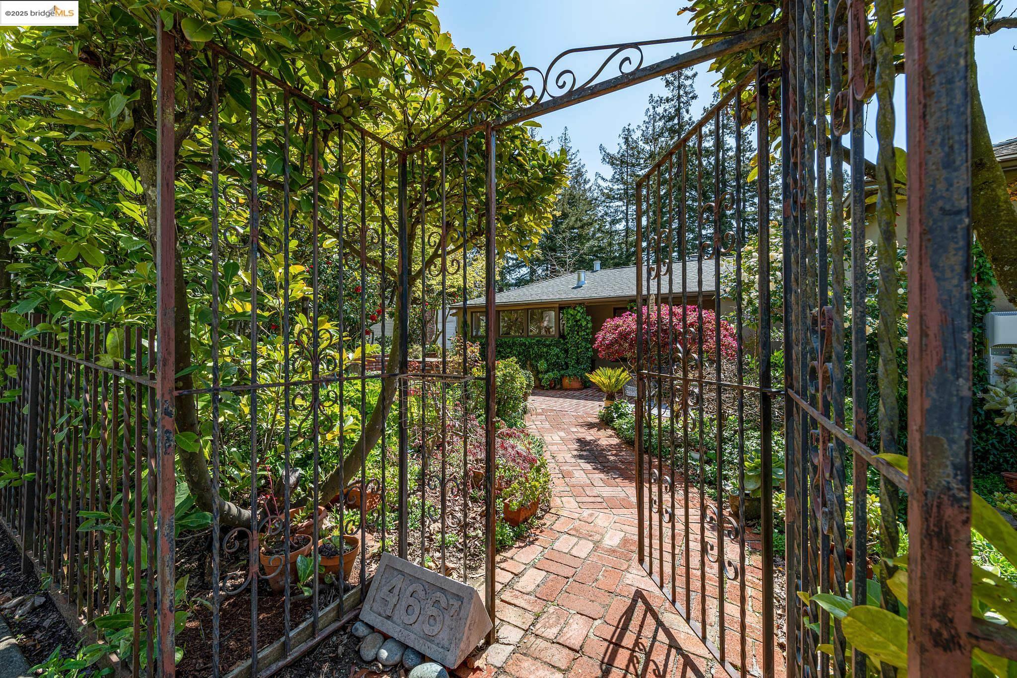 Detail Gallery Image 1 of 1 For 466 Beloit Ave, Kensington,  CA 94708 - 3 Beds | 2 Baths