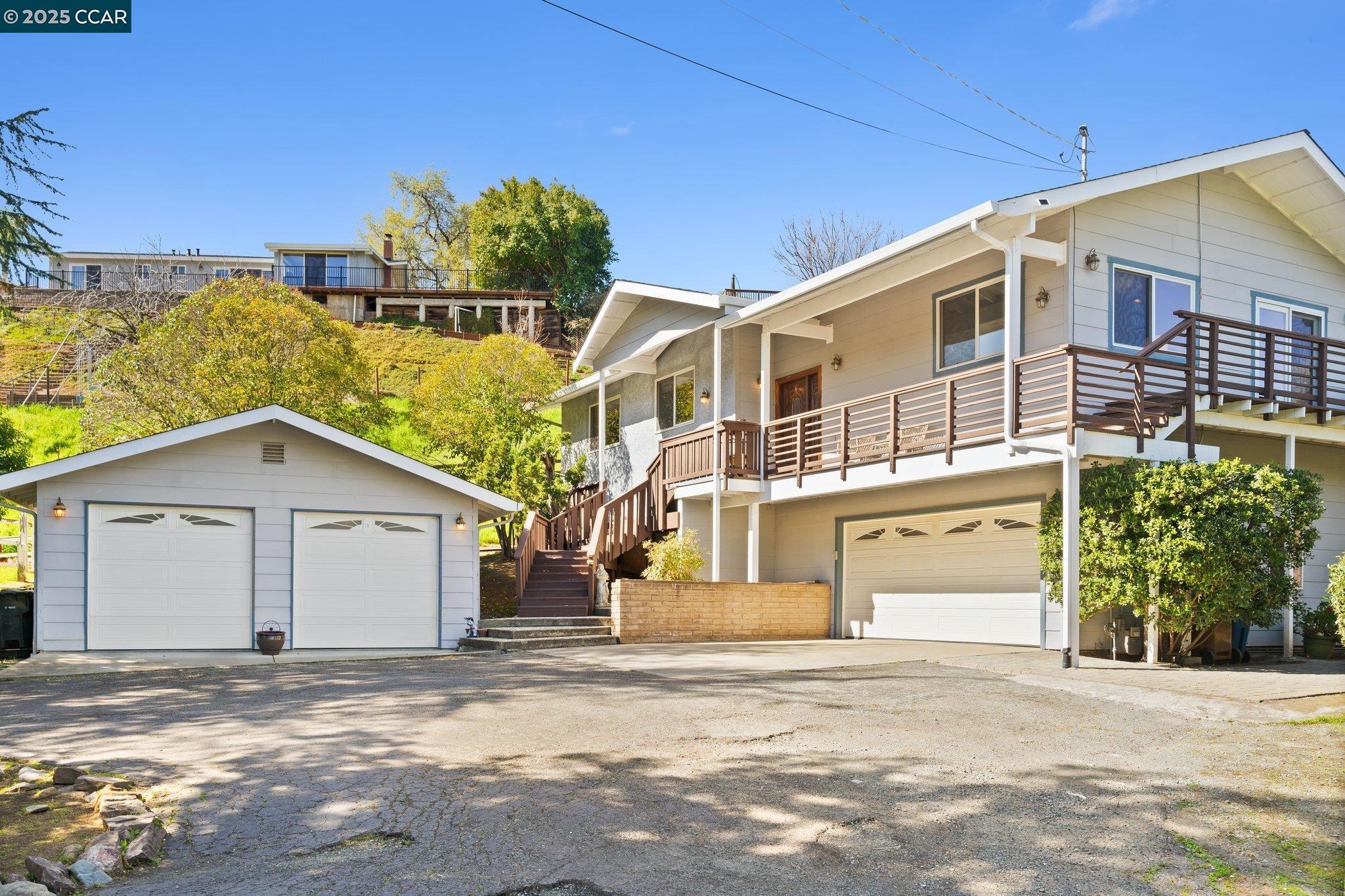 Detail Gallery Image 1 of 1 For 951 Oak St, Clayton,  CA 94517 - 5 Beds | 3 Baths