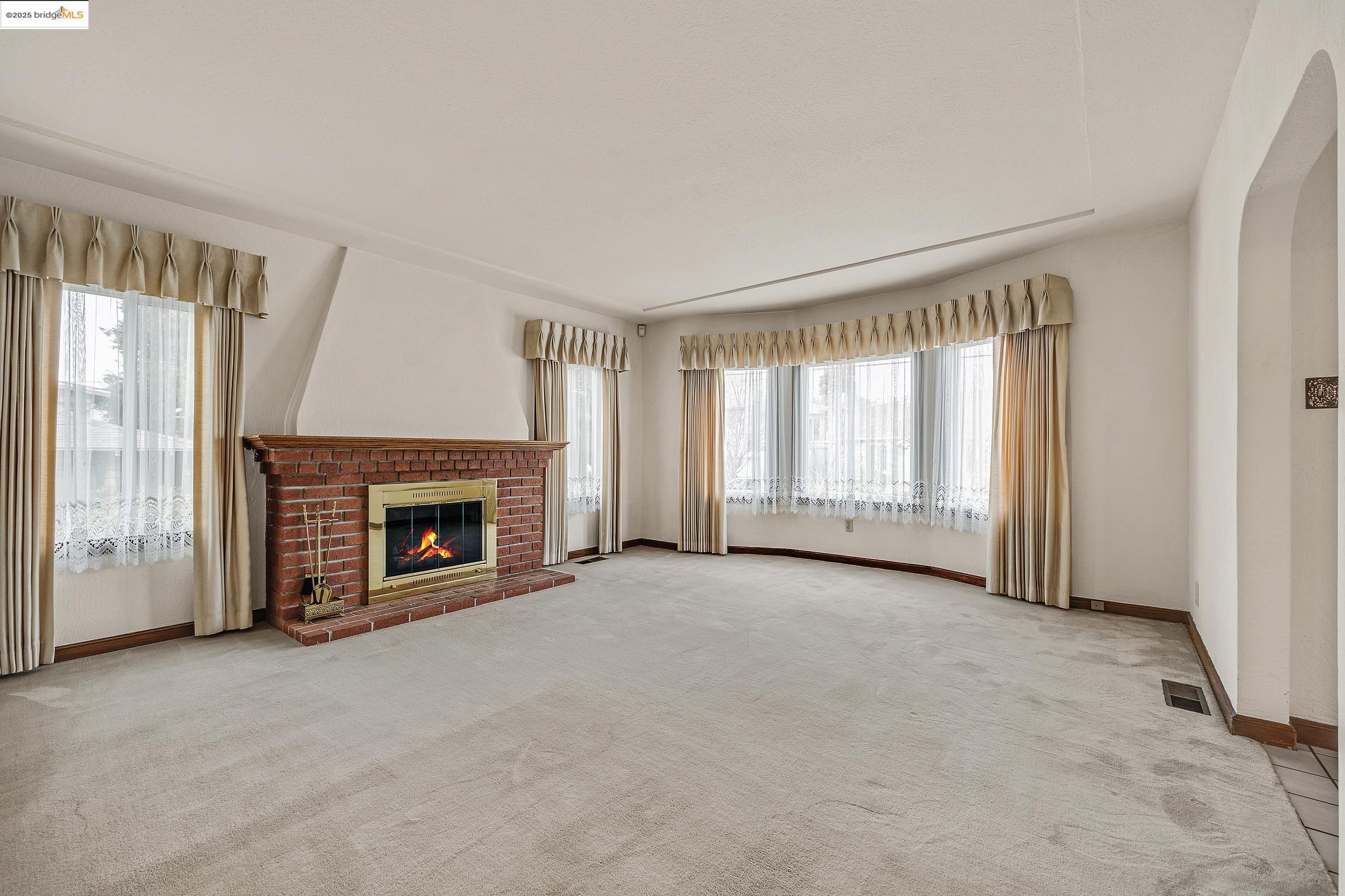 842 Evelyn Ave