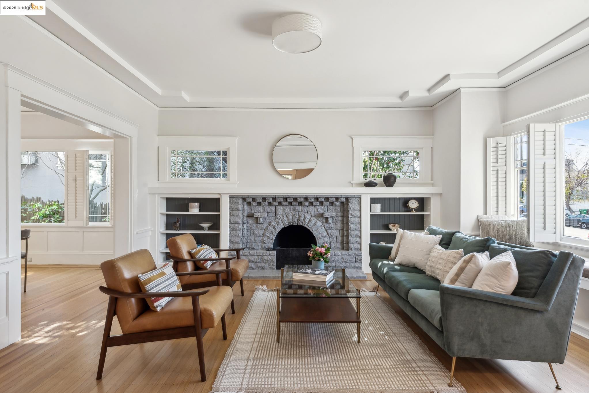 Detail Gallery Image 1 of 1 For 5434 Broadway, Oakland,  CA 94618 - 3 Beds | 2 Baths