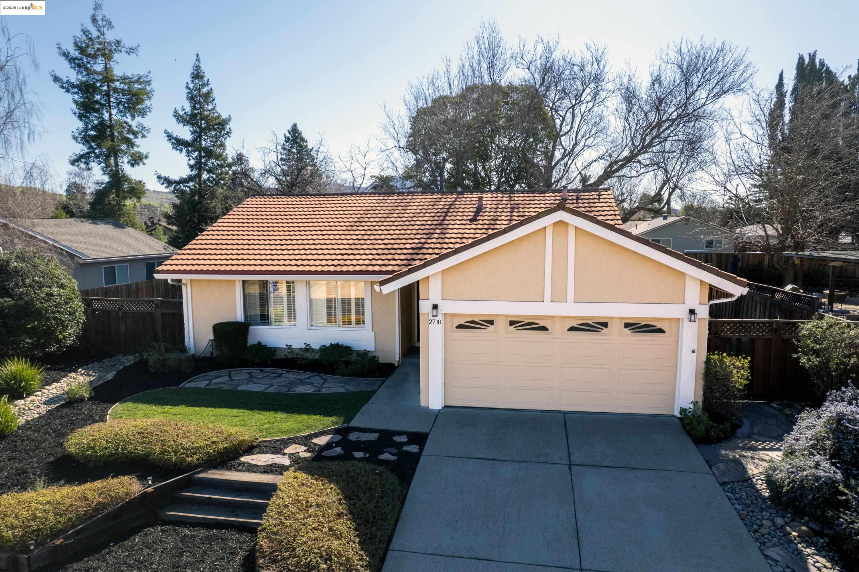 Detail Gallery Image 1 of 1 For 2710 Lyon Cir, Concord,  CA 94518 - 3 Beds | 2 Baths