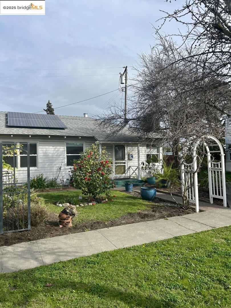 Detail Gallery Image 1 of 1 For 172 W Chanslor Ave, Richmond,  CA 94801 - 3 Beds | 1 Baths