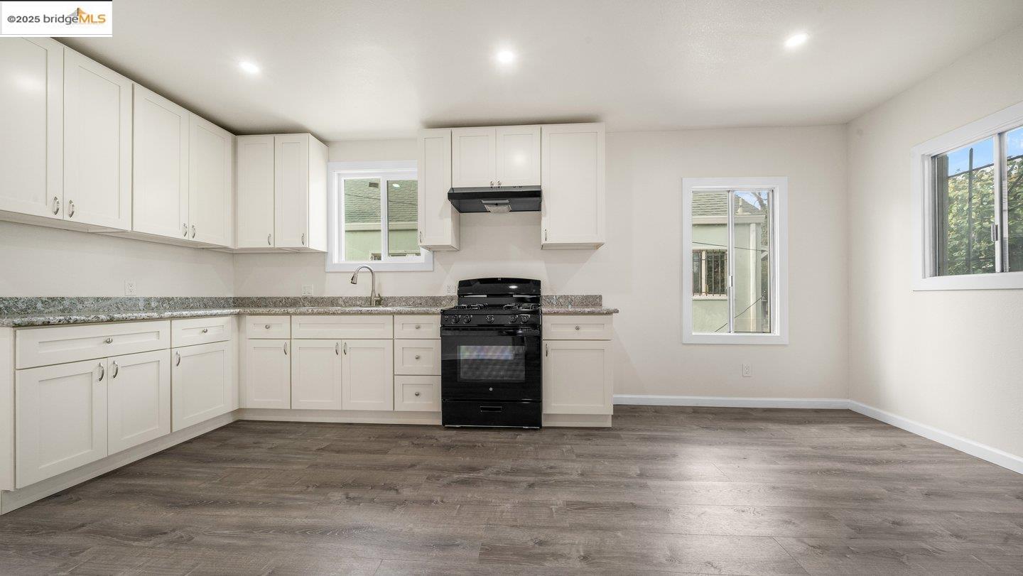 1511 102nd Avenue, Oakland, California 95603, 3 Bedrooms Bedrooms, 5 Rooms Rooms,1 BathroomBathrooms,Residential,For Sale,1511 102nd Avenue,41087413