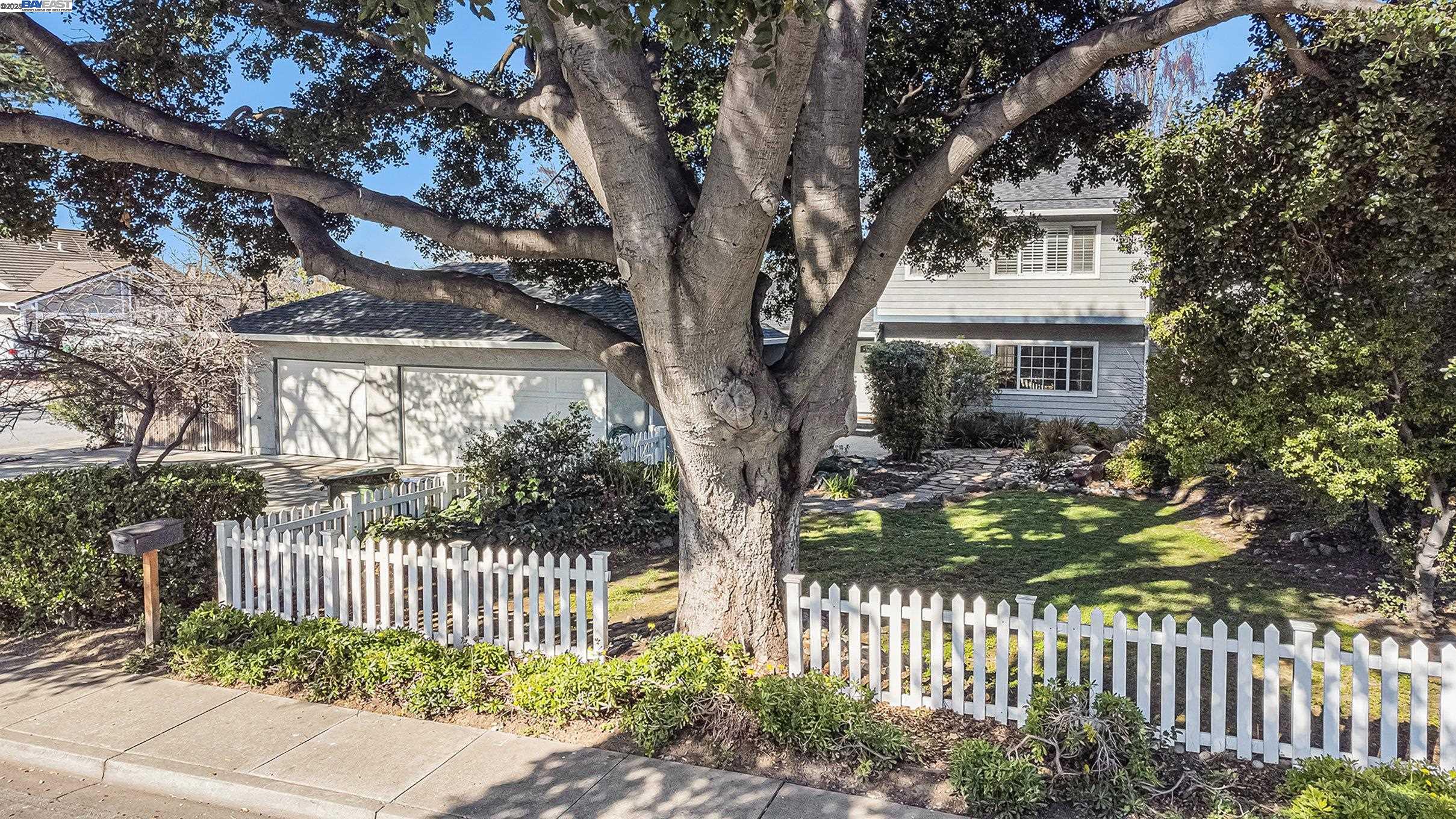 Detail Gallery Image 1 of 1 For 3701 Ferry Ln, Fremont,  CA 94555 - 6 Beds | 4 Baths