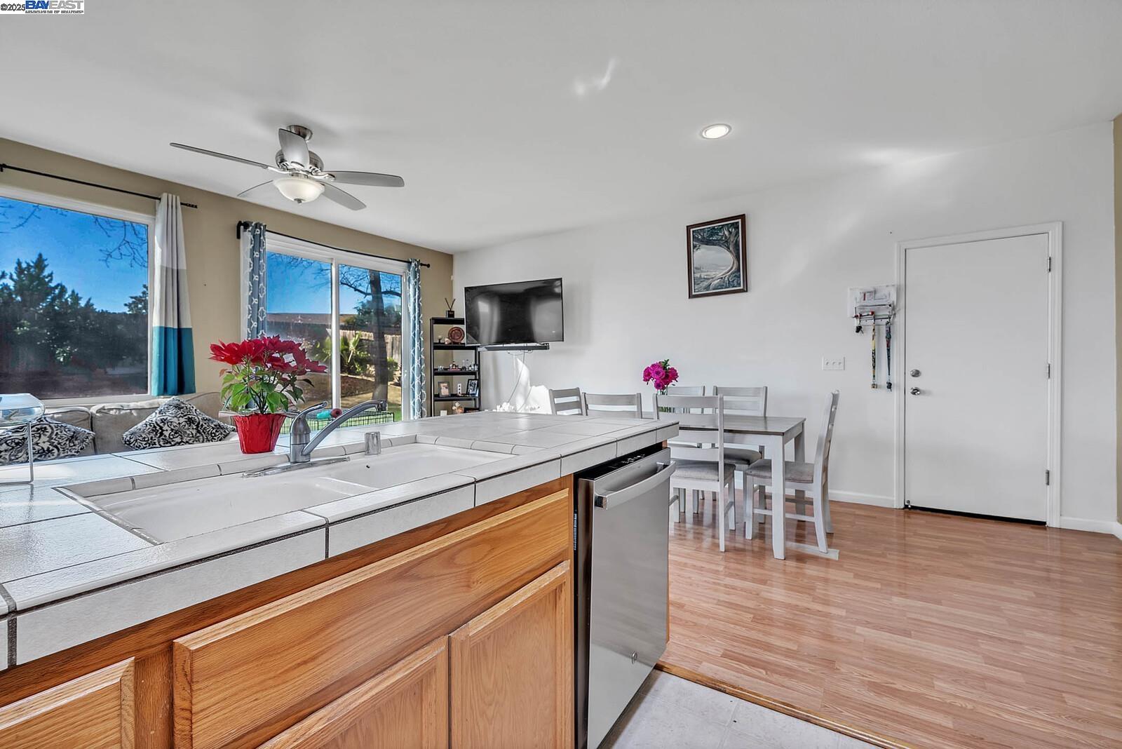 Detail Gallery Image 6 of 25 For 4104 Crumley Way, Antelope,  CA 95843 - 3 Beds | 2/1 Baths