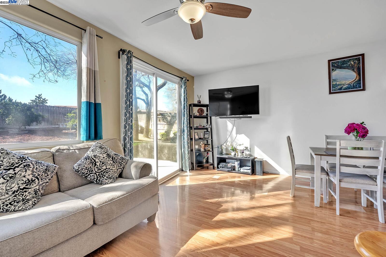 Detail Gallery Image 7 of 25 For 4104 Crumley Way, Antelope,  CA 95843 - 3 Beds | 2/1 Baths