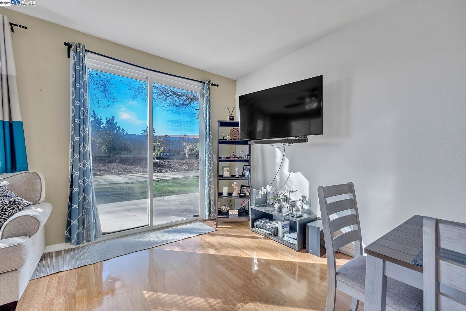 Detail Gallery Image 8 of 25 For 4104 Crumley Way, Antelope,  CA 95843 - 3 Beds | 2/1 Baths