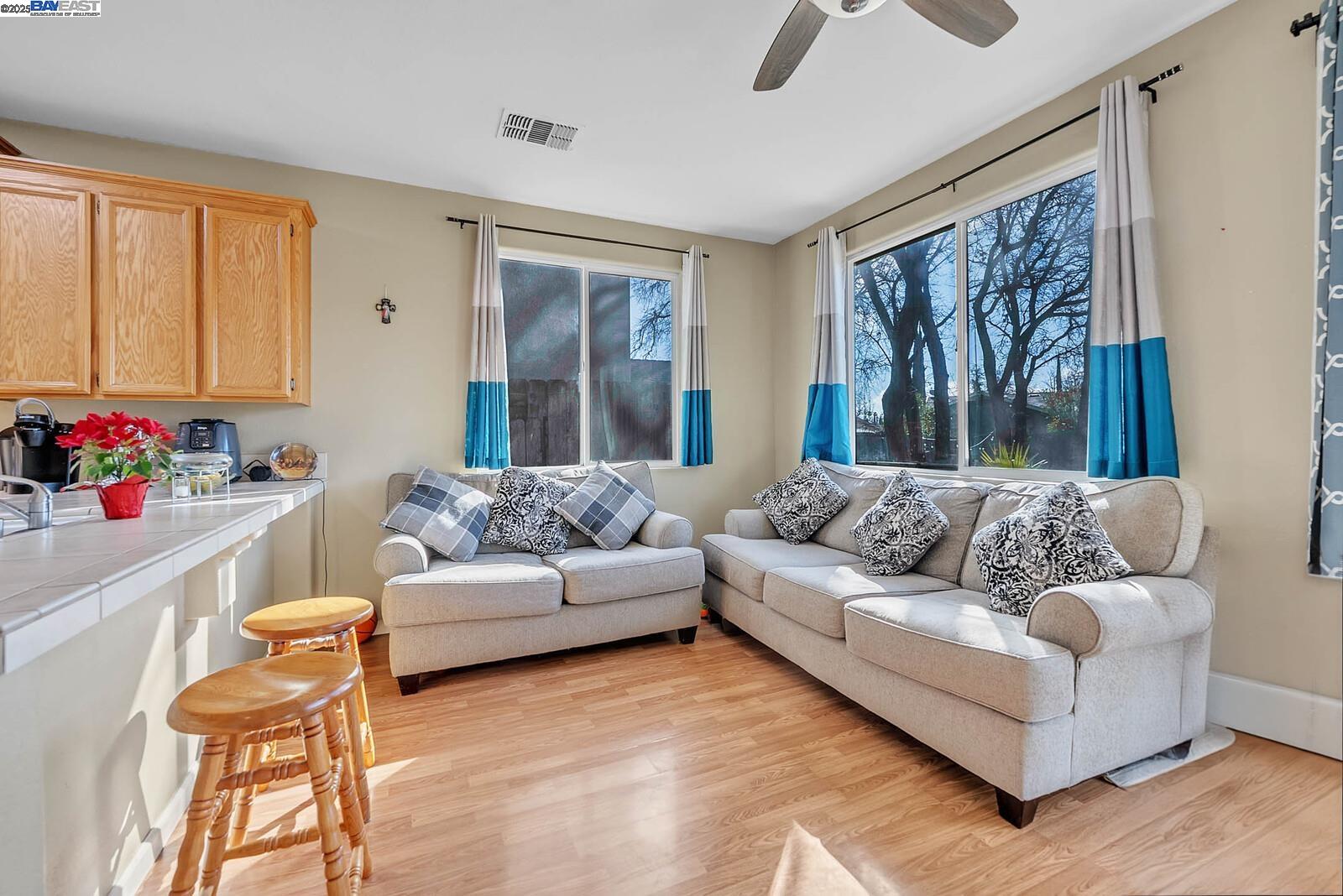 Detail Gallery Image 9 of 25 For 4104 Crumley Way, Antelope,  CA 95843 - 3 Beds | 2/1 Baths