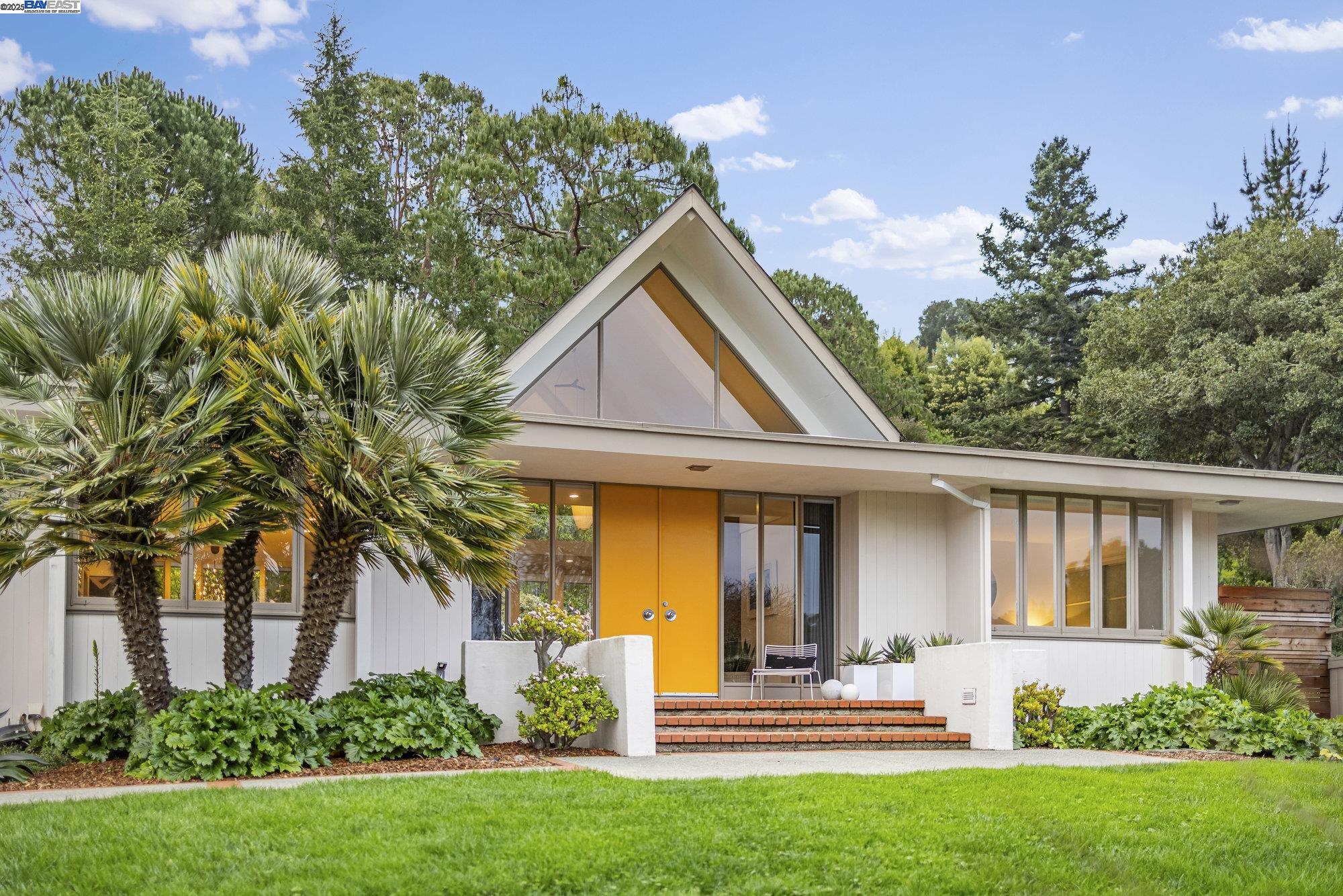 Detail Gallery Image 1 of 1 For 408 Riviera Dr, San Rafael,  CA 94901 - 3 Beds | 3 Baths