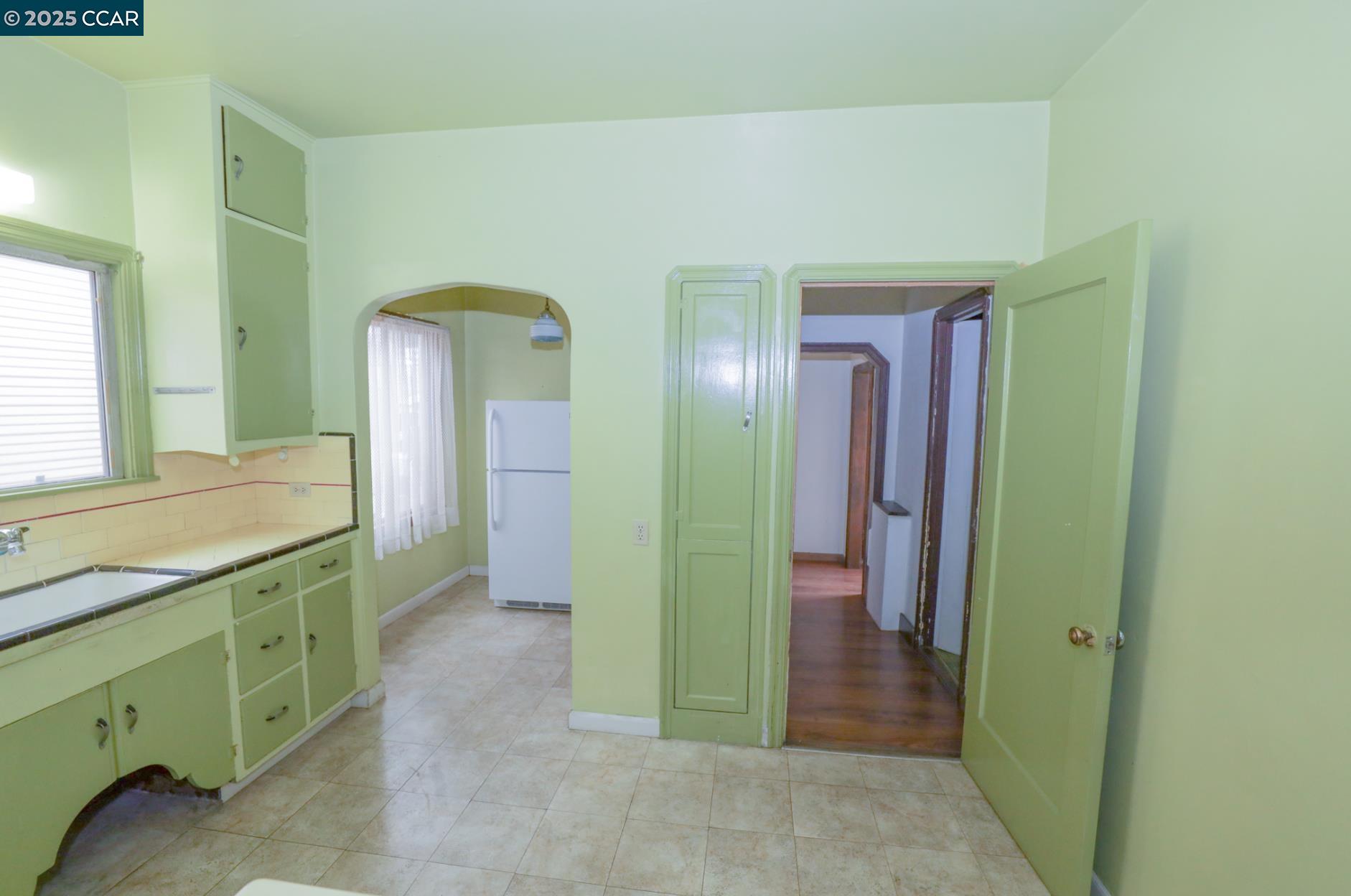 1824 40Th Ave, Oakland, California 94601, 3 Bedrooms Bedrooms, 6 Rooms Rooms,1 BathroomBathrooms,Residential,For Sale,1824 40Th Ave,41087437