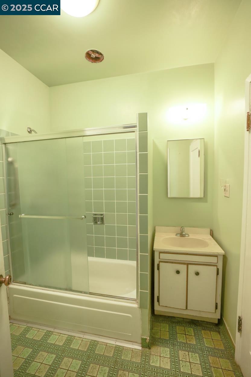1824 40Th Ave, Oakland, California 94601, 3 Bedrooms Bedrooms, 6 Rooms Rooms,1 BathroomBathrooms,Residential,For Sale,1824 40Th Ave,41087437