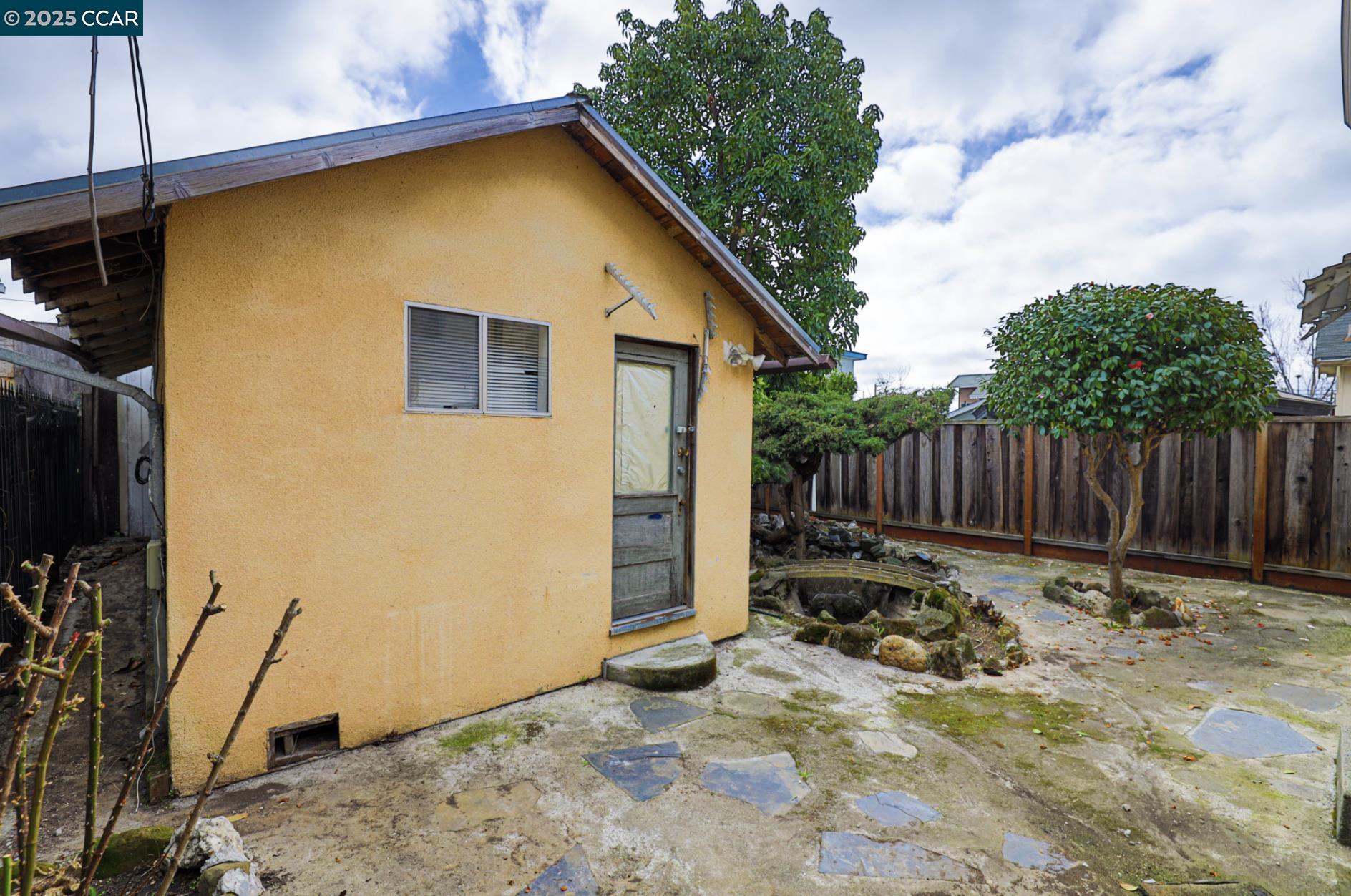 1824 40Th Ave, Oakland, California 94601, 3 Bedrooms Bedrooms, 6 Rooms Rooms,1 BathroomBathrooms,Residential,For Sale,1824 40Th Ave,41087437