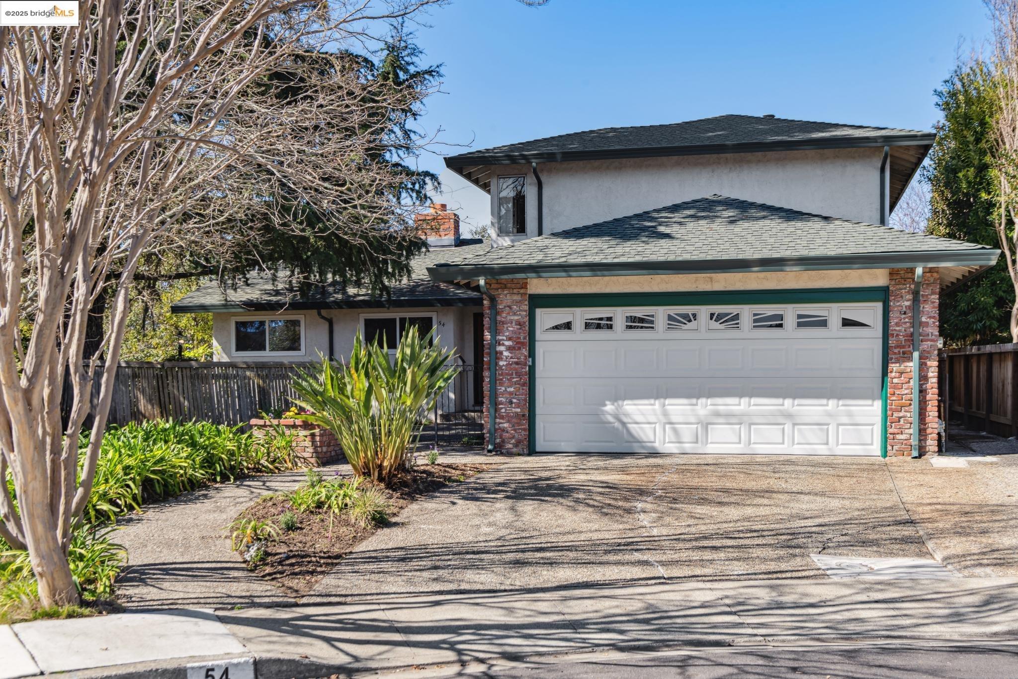 Detail Gallery Image 1 of 1 For 54 Christopher Ct, El Sobrante,  CA 94803 - 5 Beds | 3 Baths