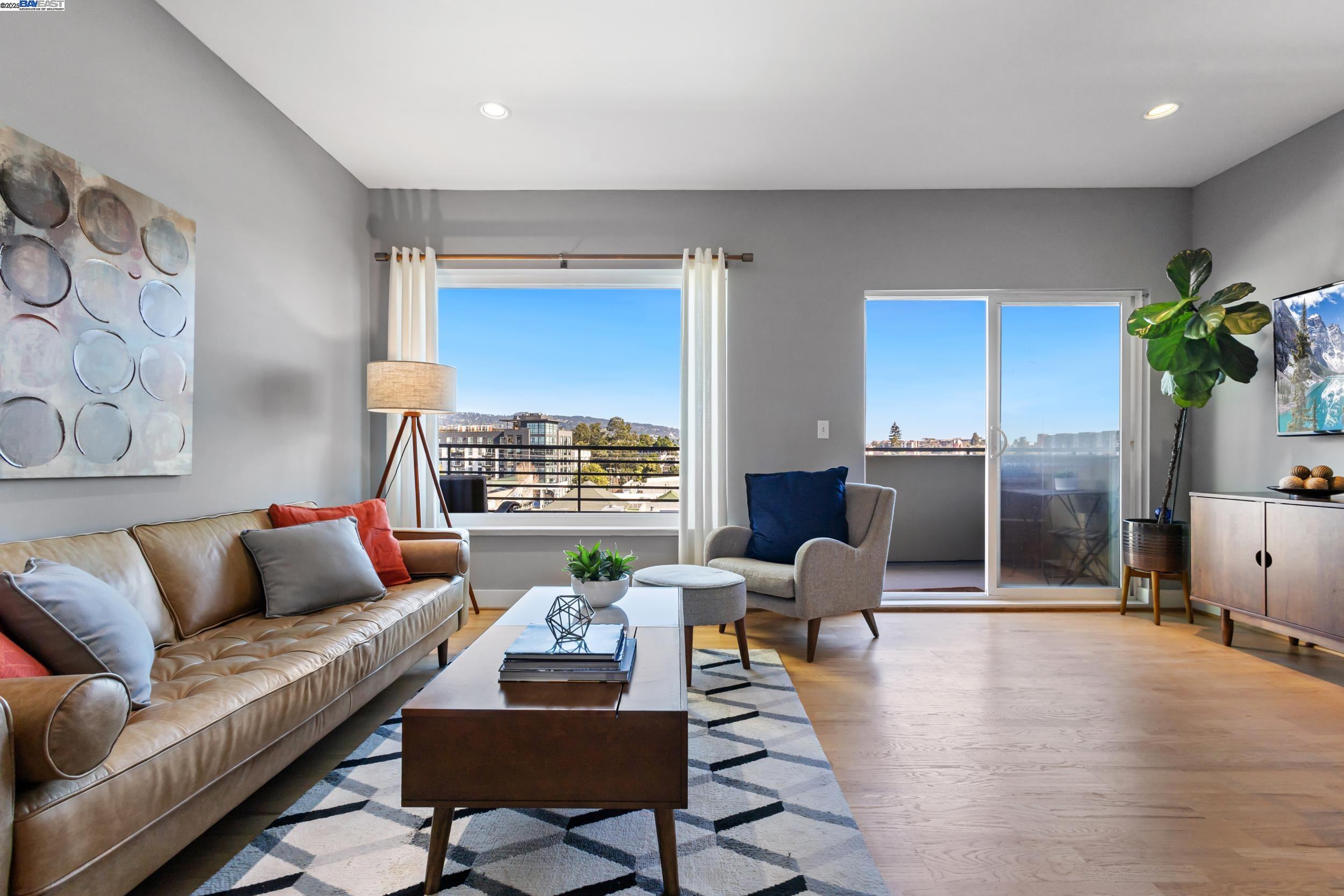 371 30Th St # 301, Oakland, California 94609, 1 Bedroom Bedrooms, 3 Rooms Rooms,1 BathroomBathrooms,Residential,For Sale,371 30Th St # 301,41087455