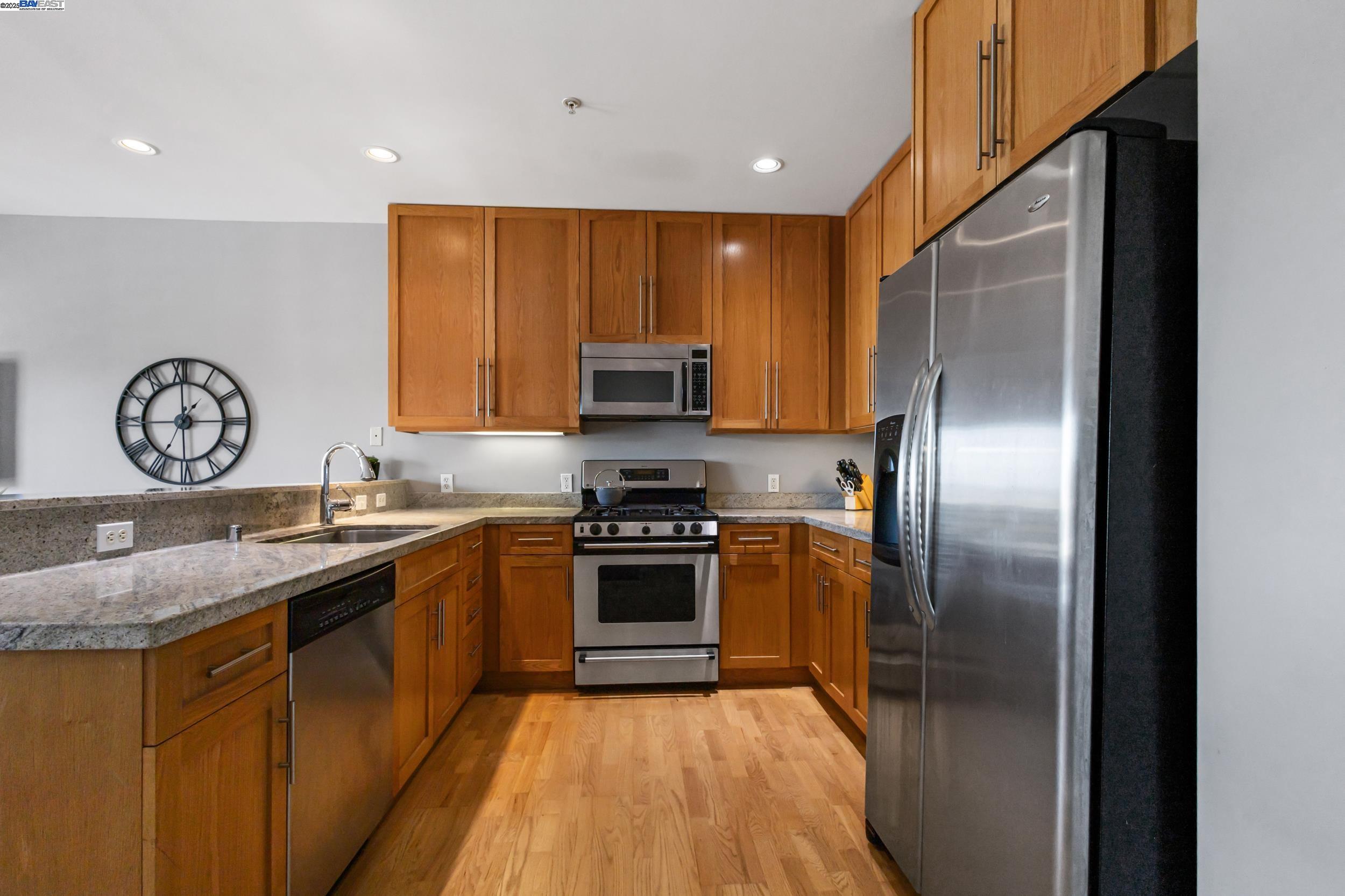 371 30Th St # 301, Oakland, California 94609, 1 Bedroom Bedrooms, 3 Rooms Rooms,1 BathroomBathrooms,Residential,For Sale,371 30Th St # 301,41087455